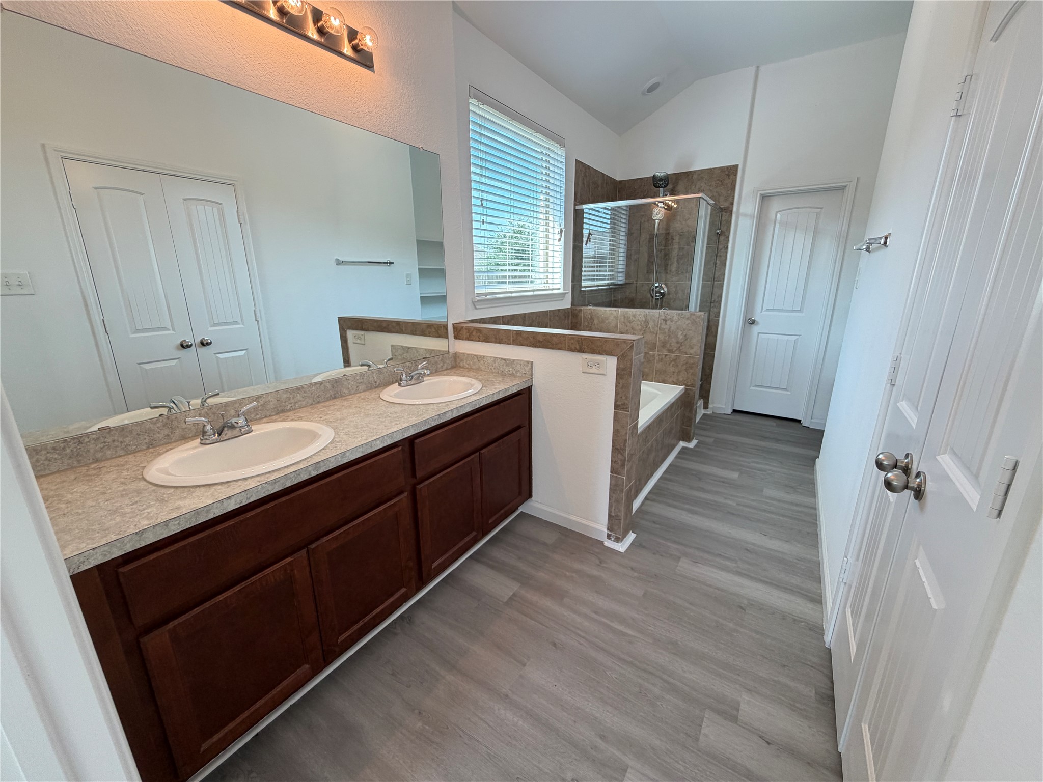 15613 All Star Drive Property Photo 16