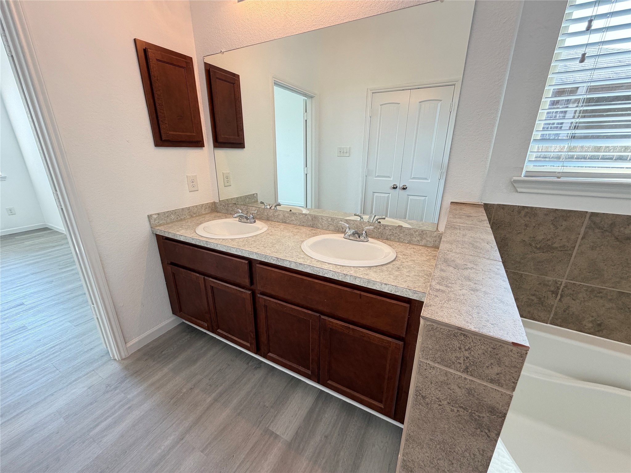 15613 All Star Drive Property Photo 17