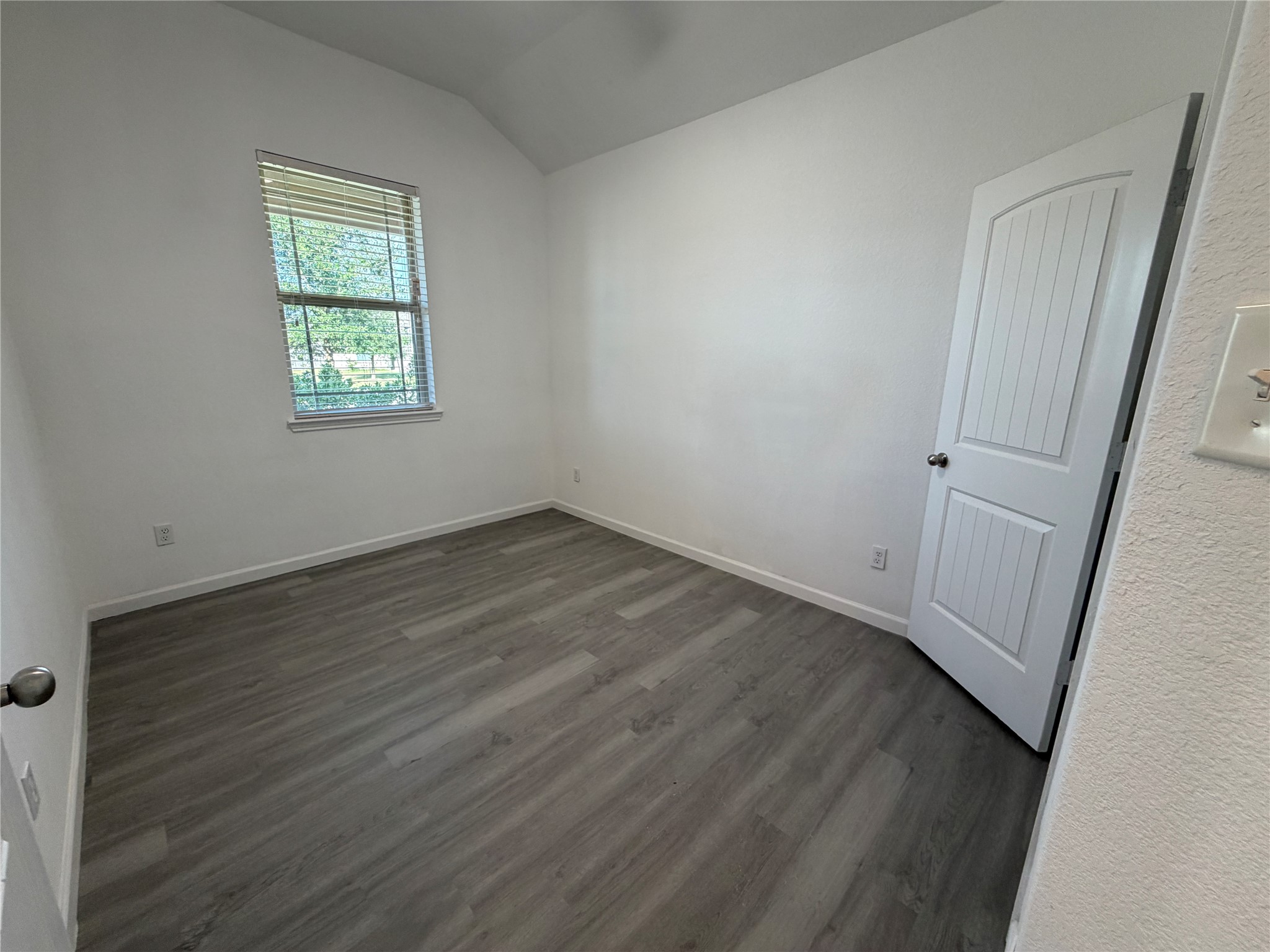 15613 All Star Drive Property Photo 20