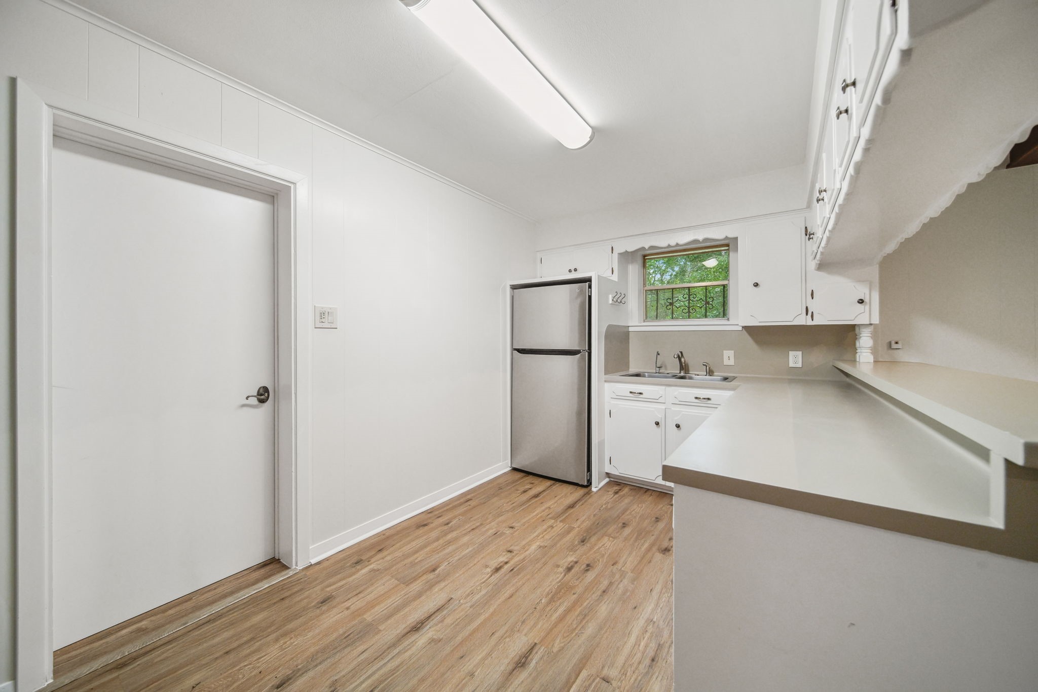 2019 N Thompson Street A Property Photo 4