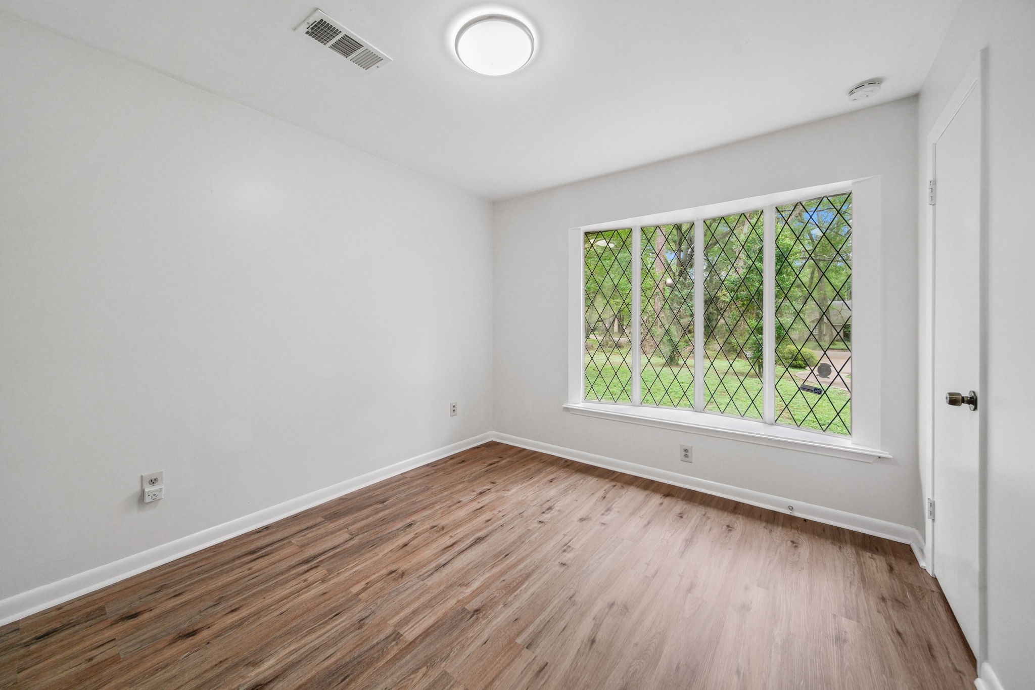 2019 N Thompson Street A Property Photo 6