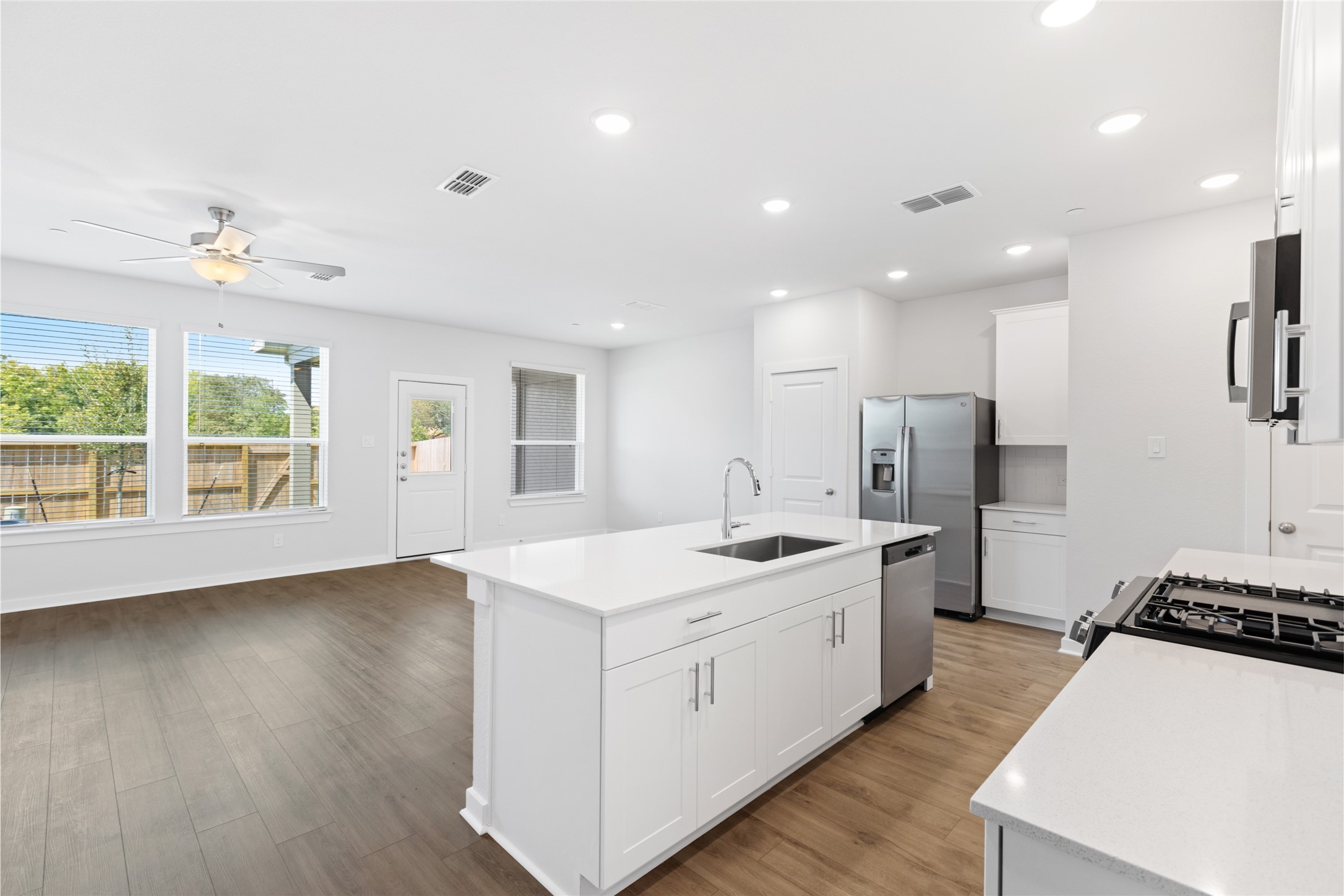 3015 Dovedale Street Property Photo 5