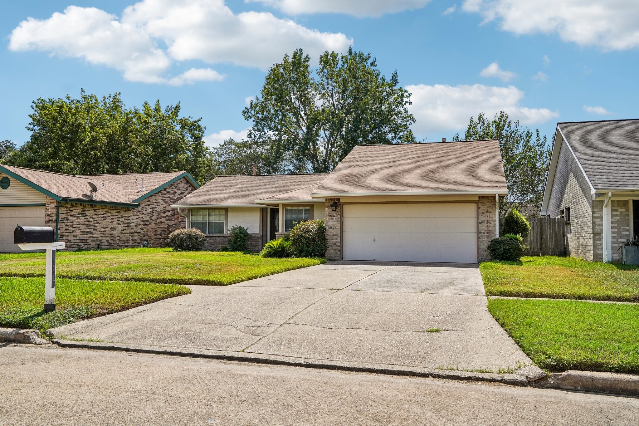 10219 Sand Pass Lane Property Photo 2