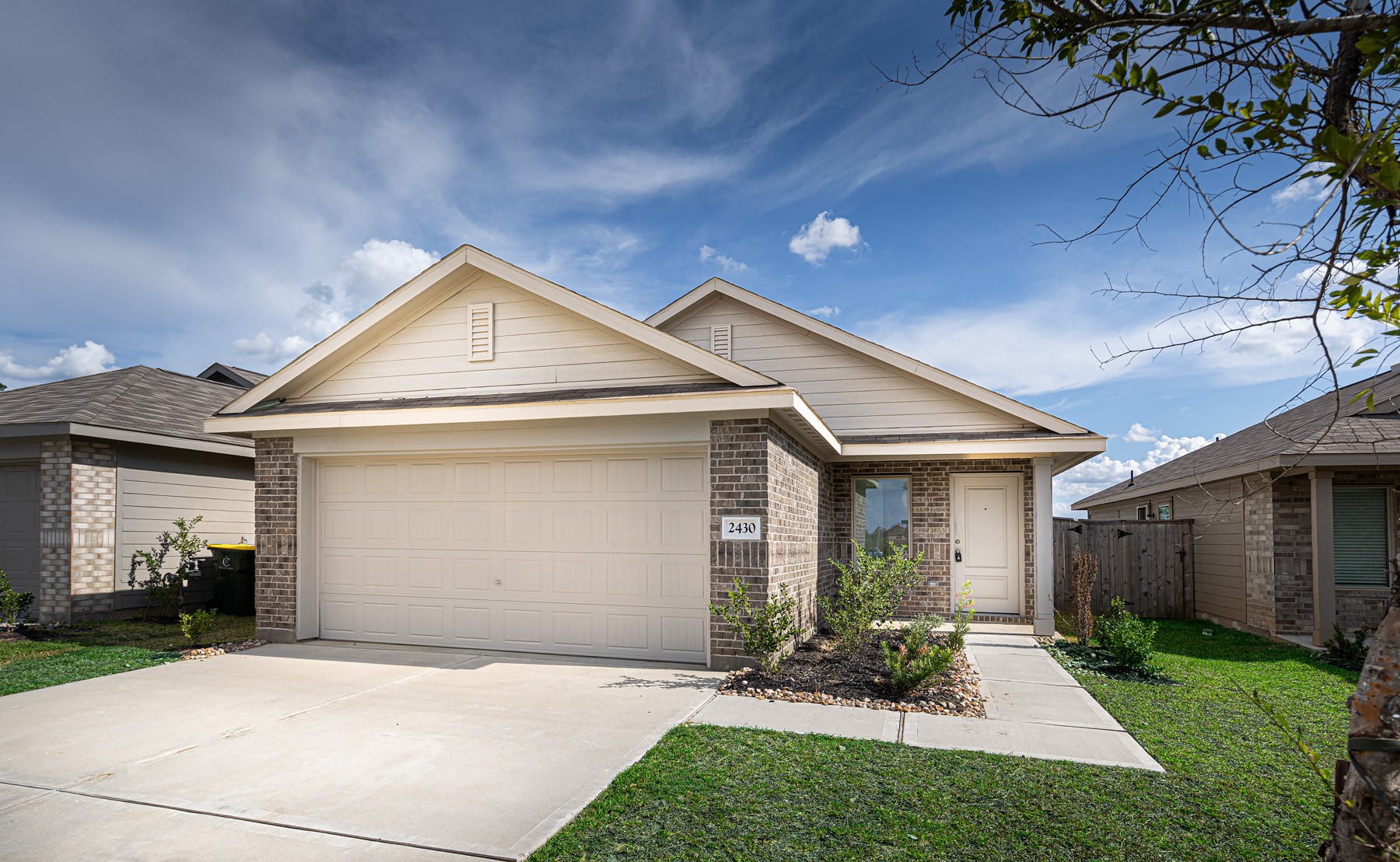 2430 Ridge Oak Drive Property Photo 2