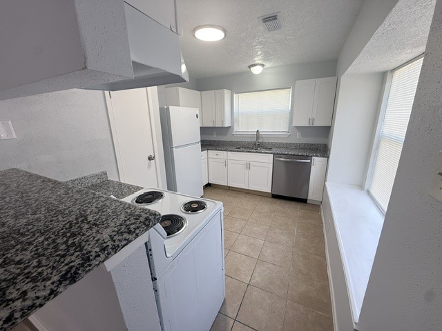 22202 Diane Drive Property Photo 5