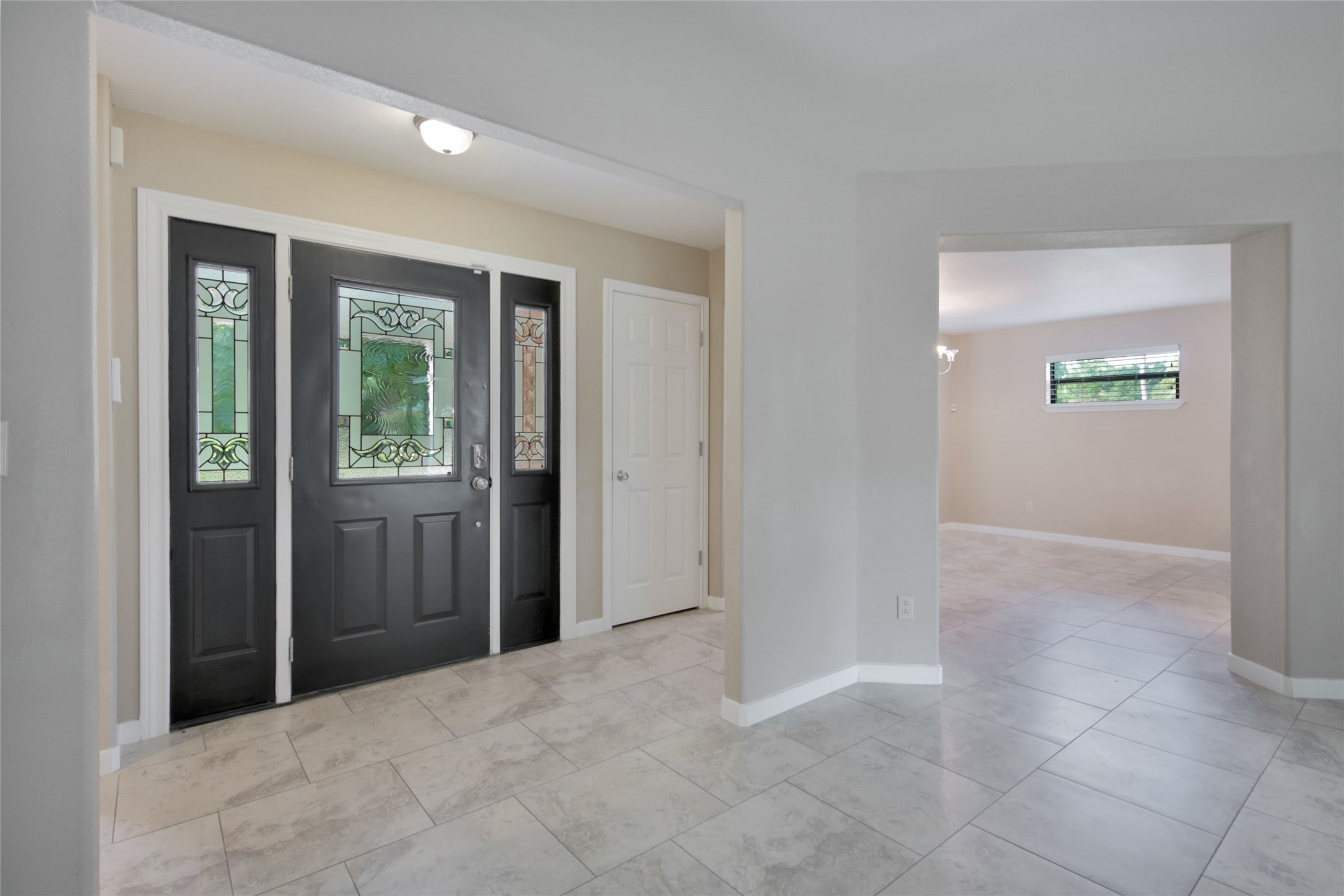 710 W Rollingwood Property Photo 3