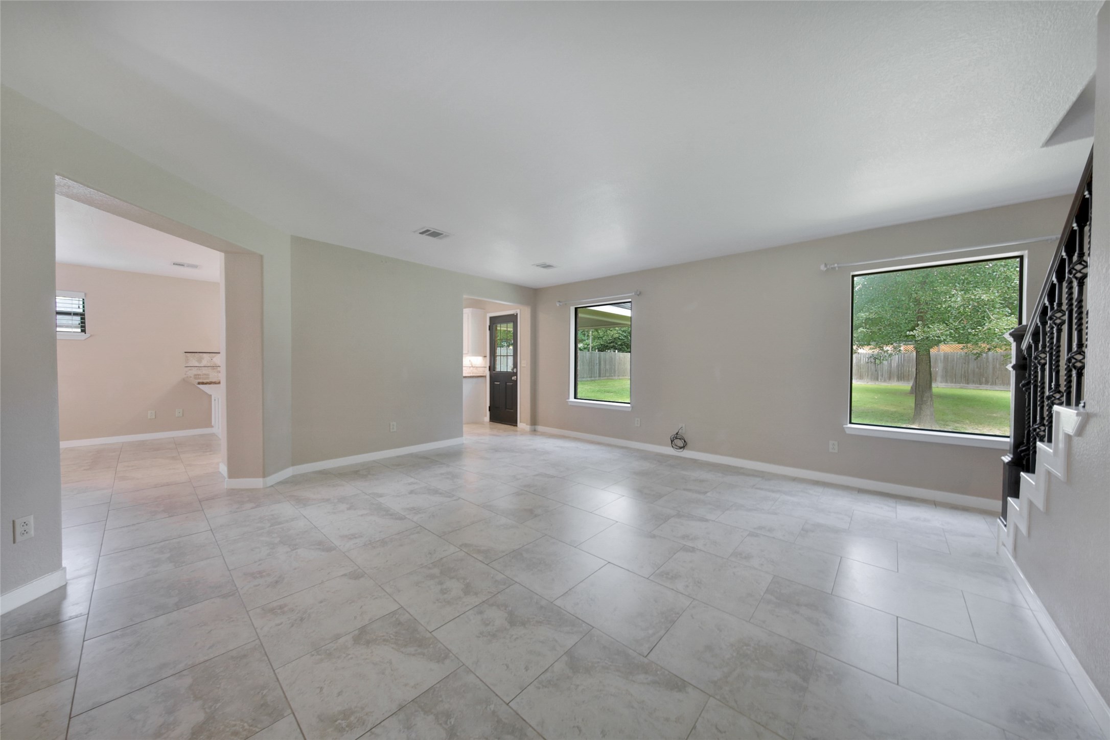 710 W Rollingwood Property Photo 4