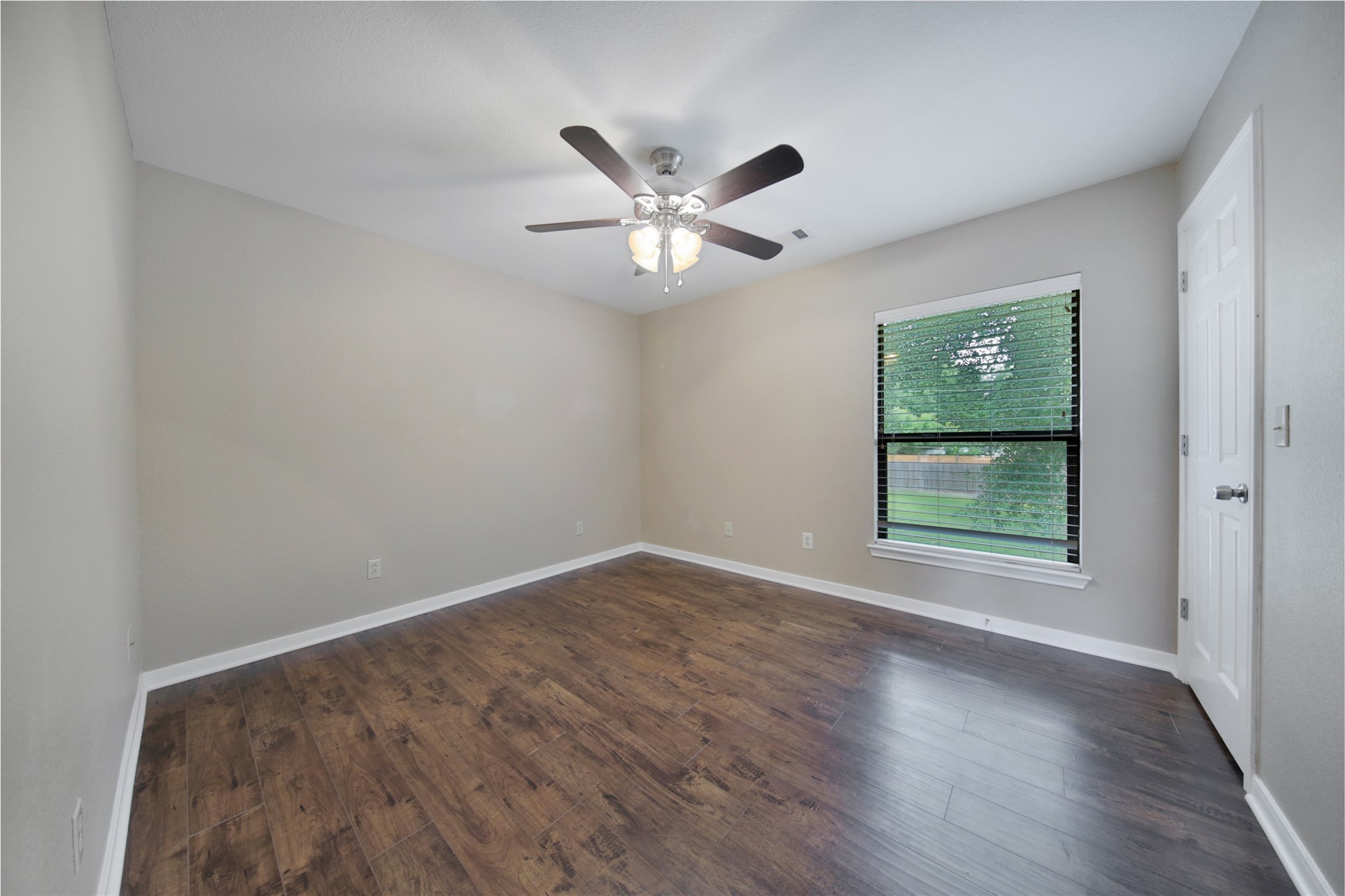 710 W Rollingwood Property Photo 13