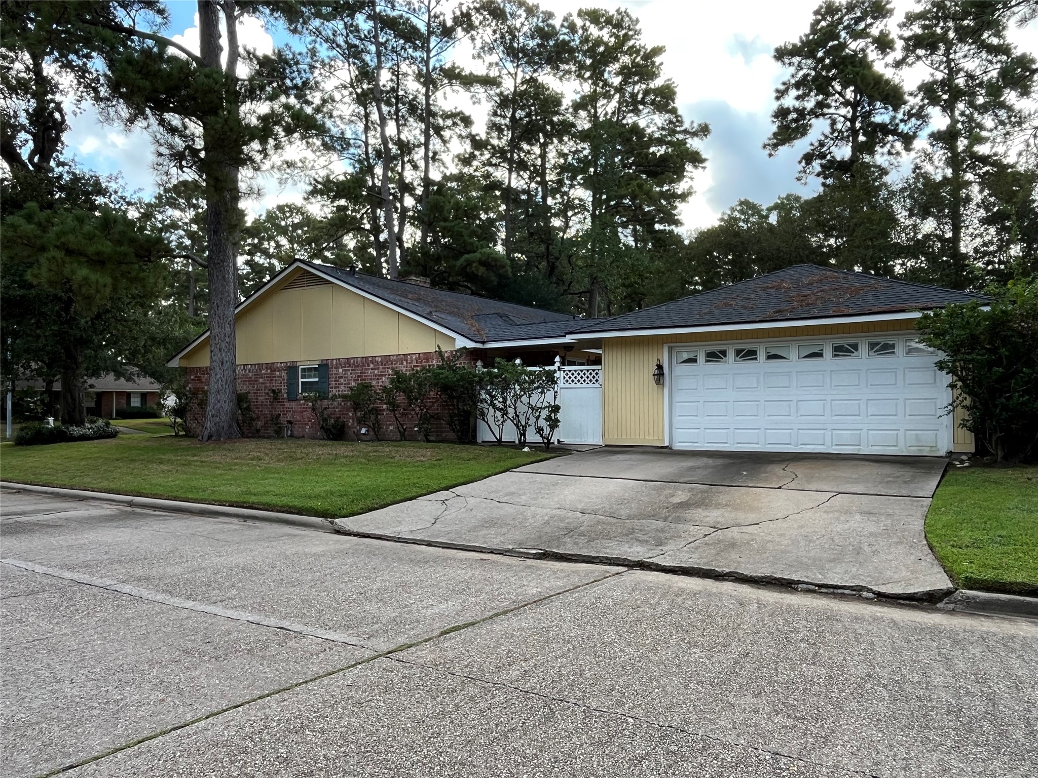 25423 Fairbrook Lane Property Photo 3