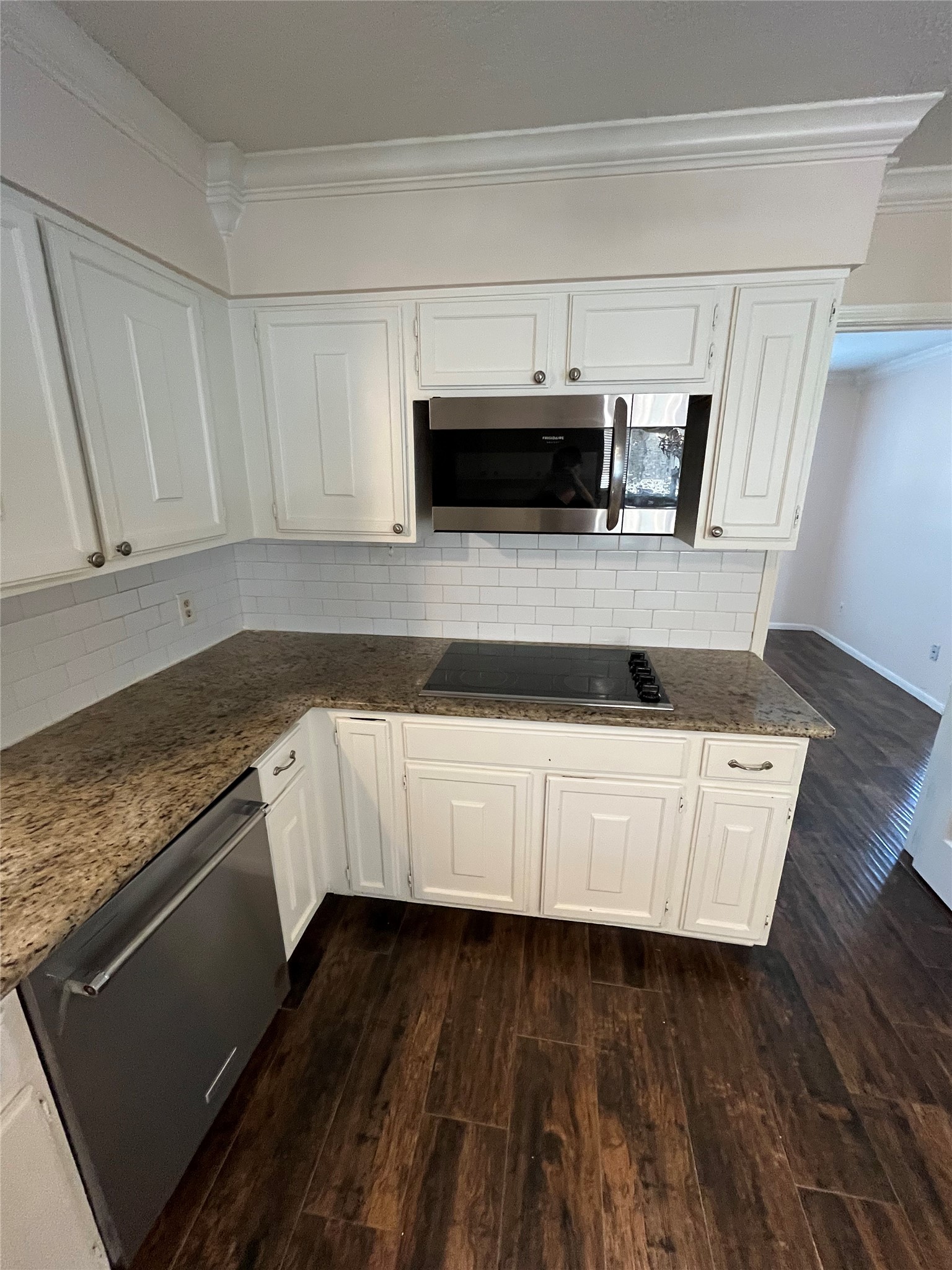 25423 Fairbrook Lane Property Photo 8