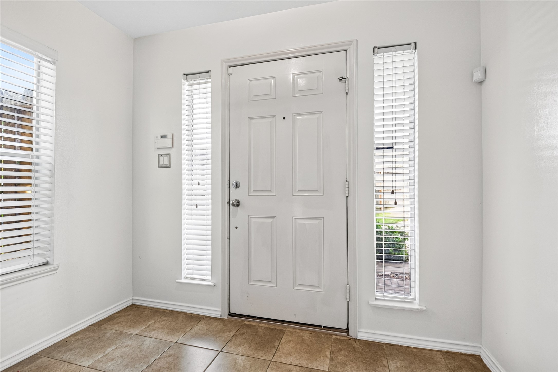 2735 Woodridge Manor Drive Property Photo 4