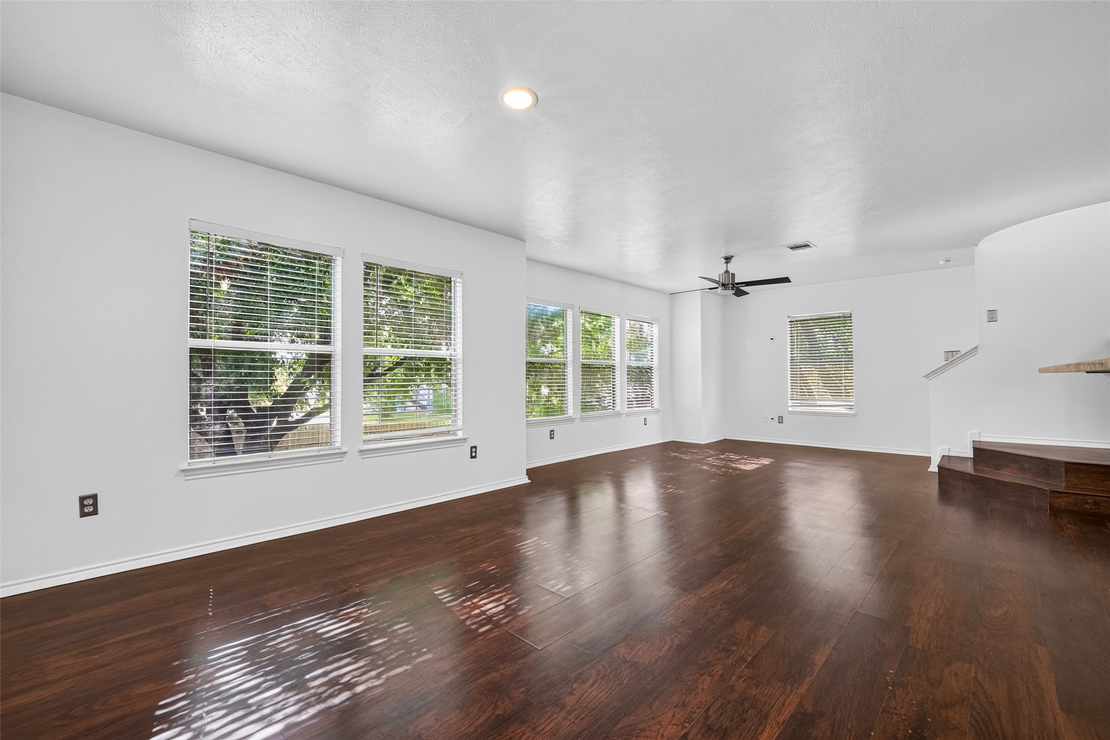 2735 Woodridge Manor Drive Property Photo 12
