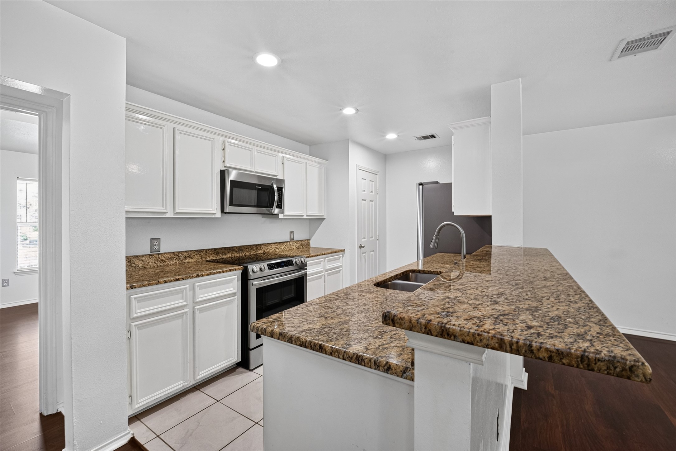 2735 Woodridge Manor Drive Property Photo 15