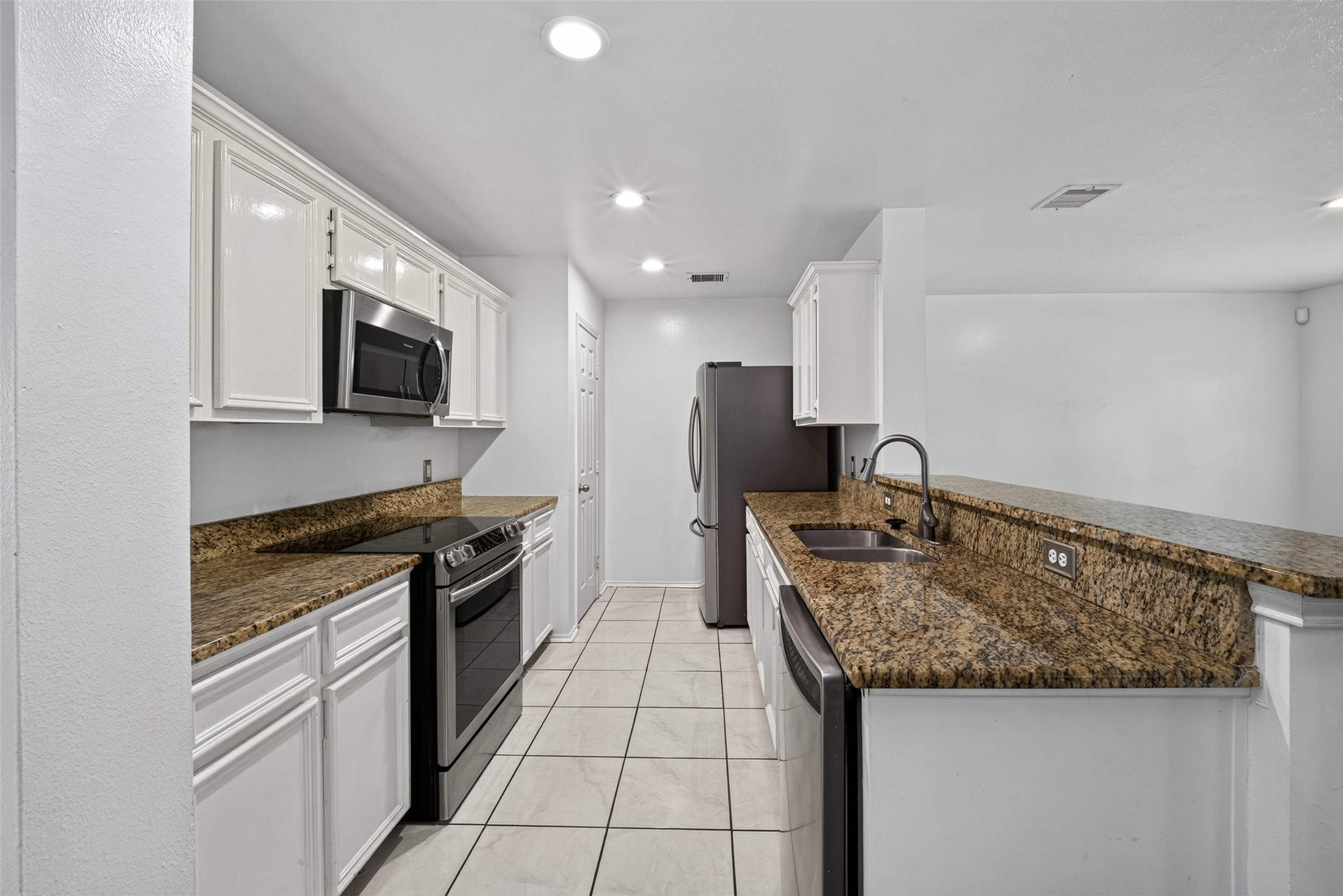 2735 Woodridge Manor Drive Property Photo 17