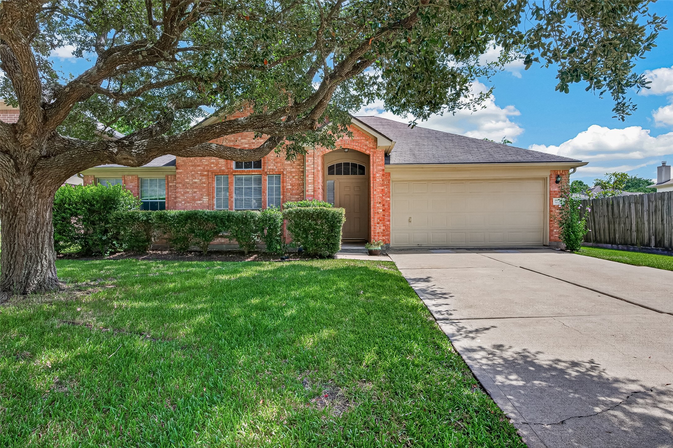 17123 Pecan Acres Drive Property Photo 2