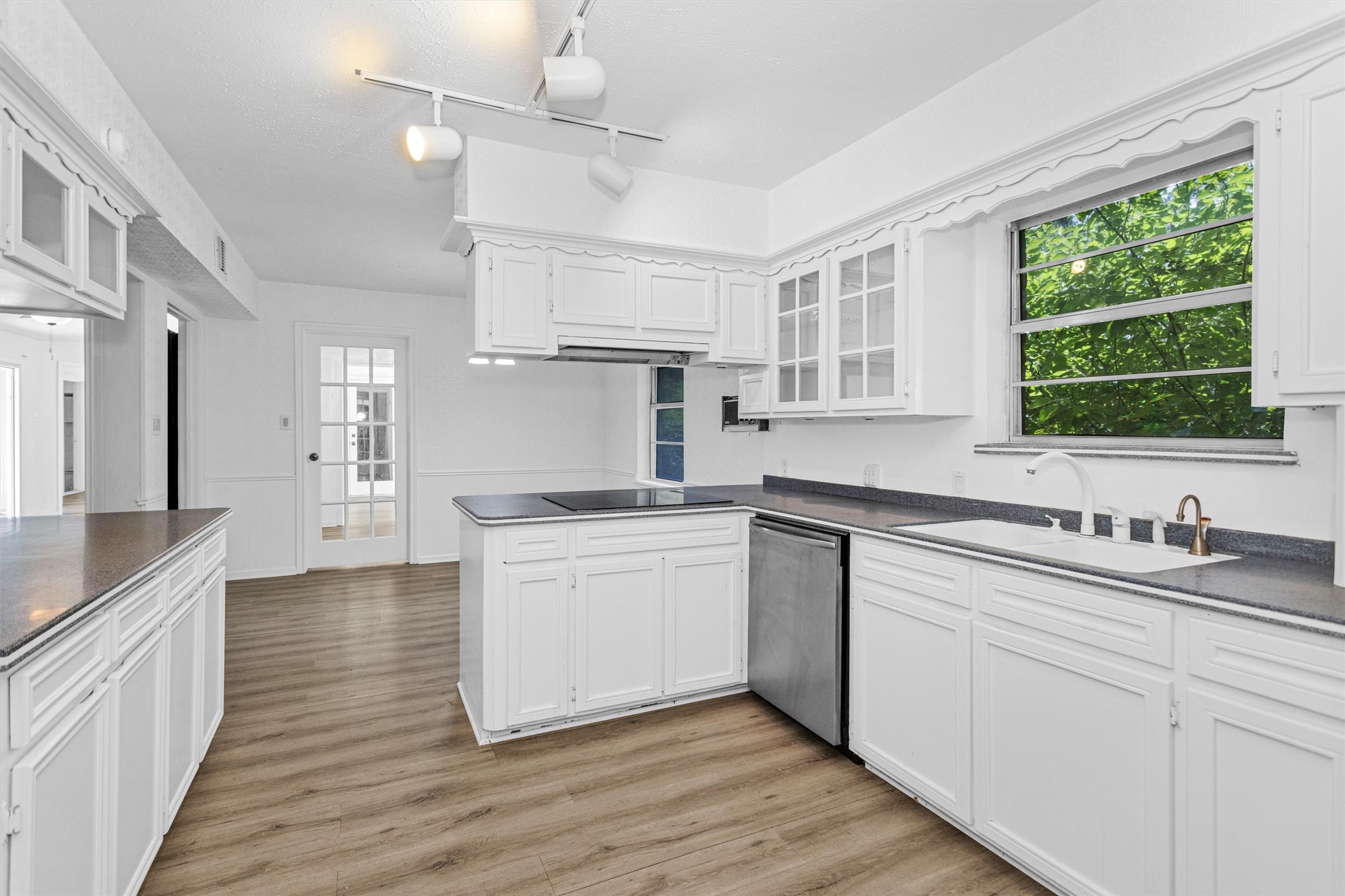 520 Beauregard Drive Property Photo 18