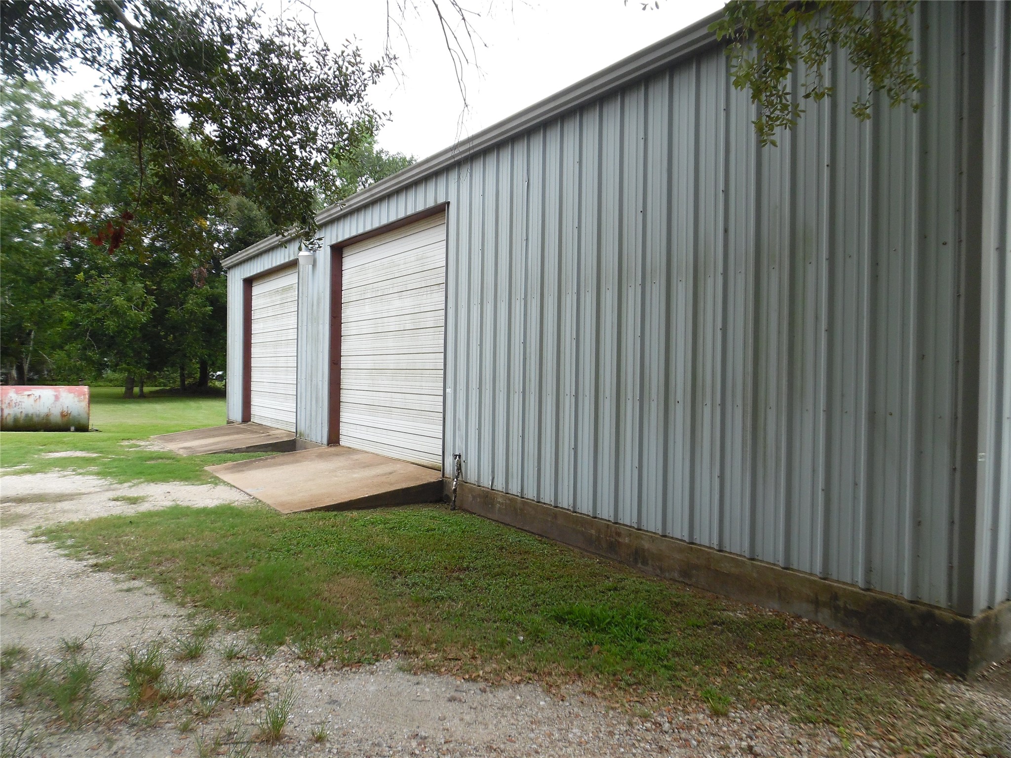 14084 Highway 6 Property Photo 2