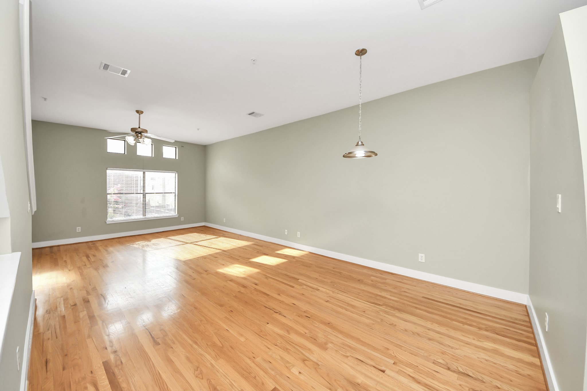 8715 Meadowcroft Drive 404 Property Photo 6