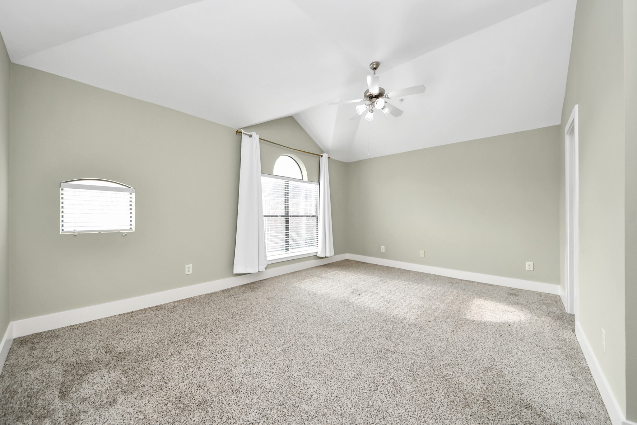 8715 Meadowcroft Drive 404 Property Photo 16