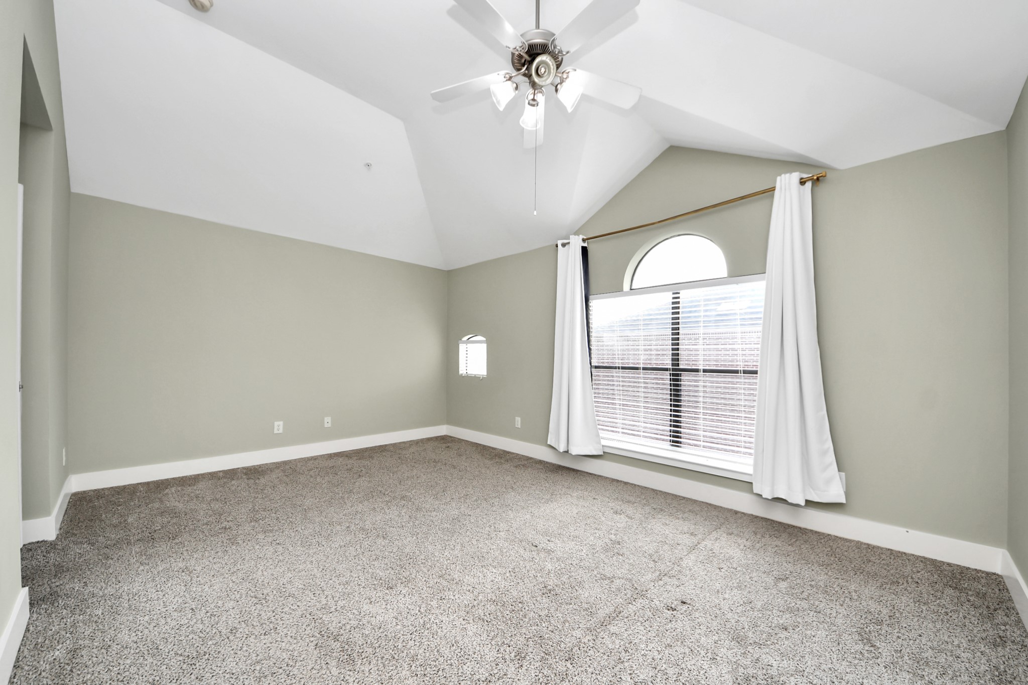 8715 Meadowcroft Drive 404 Property Photo 18