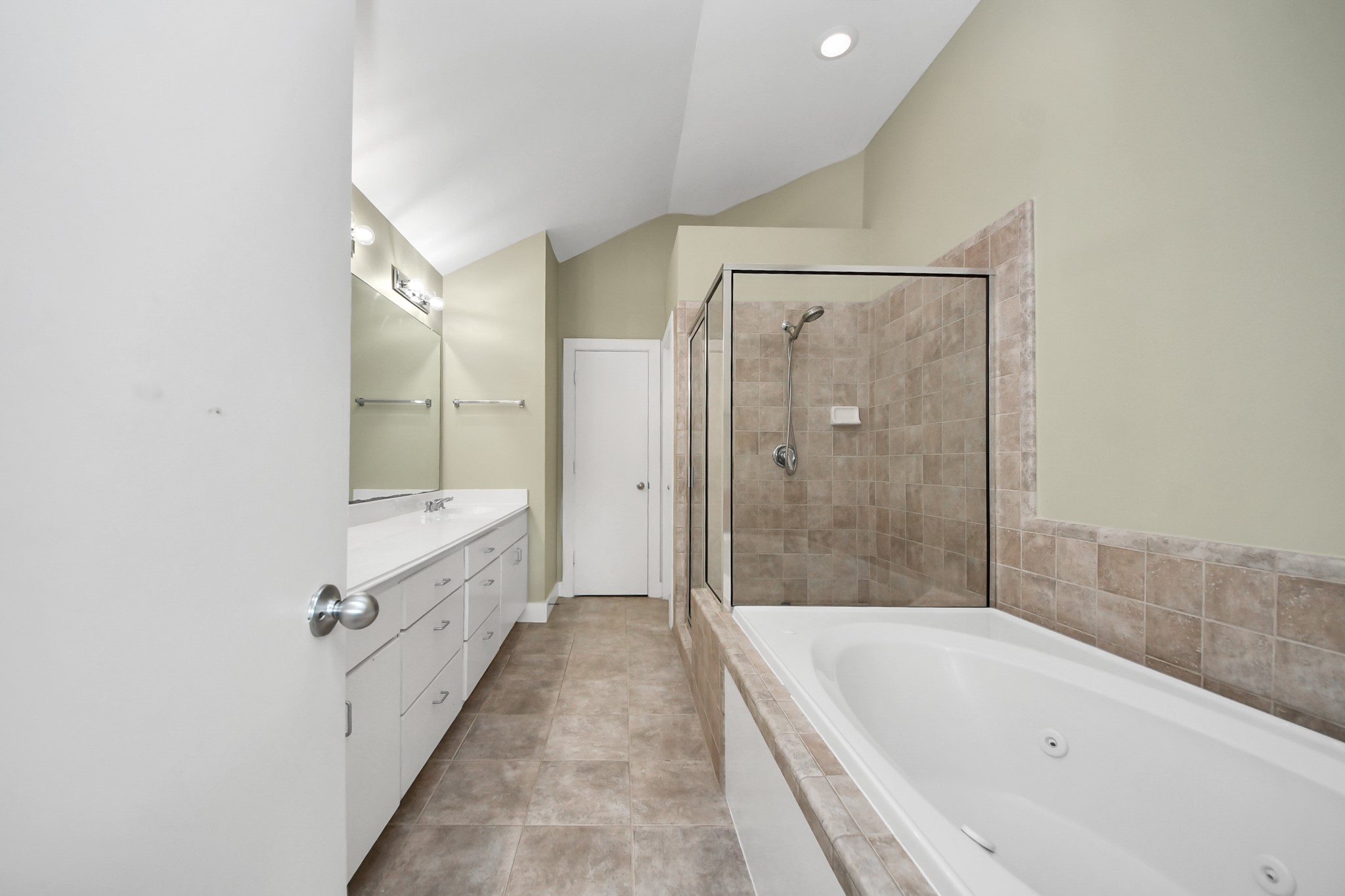 8715 Meadowcroft Drive 404 Property Photo 20