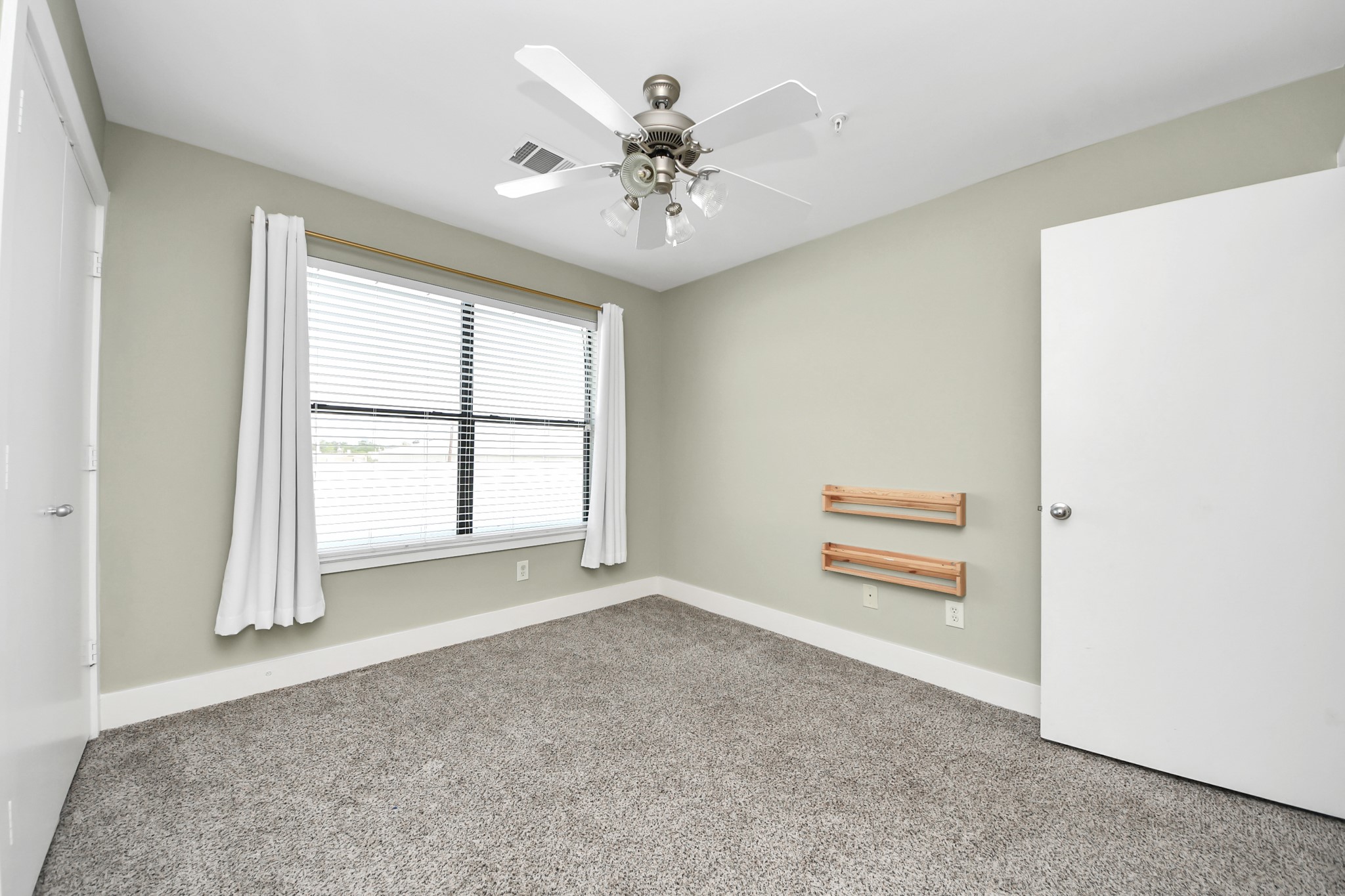 8715 Meadowcroft Drive 404 Property Photo 26