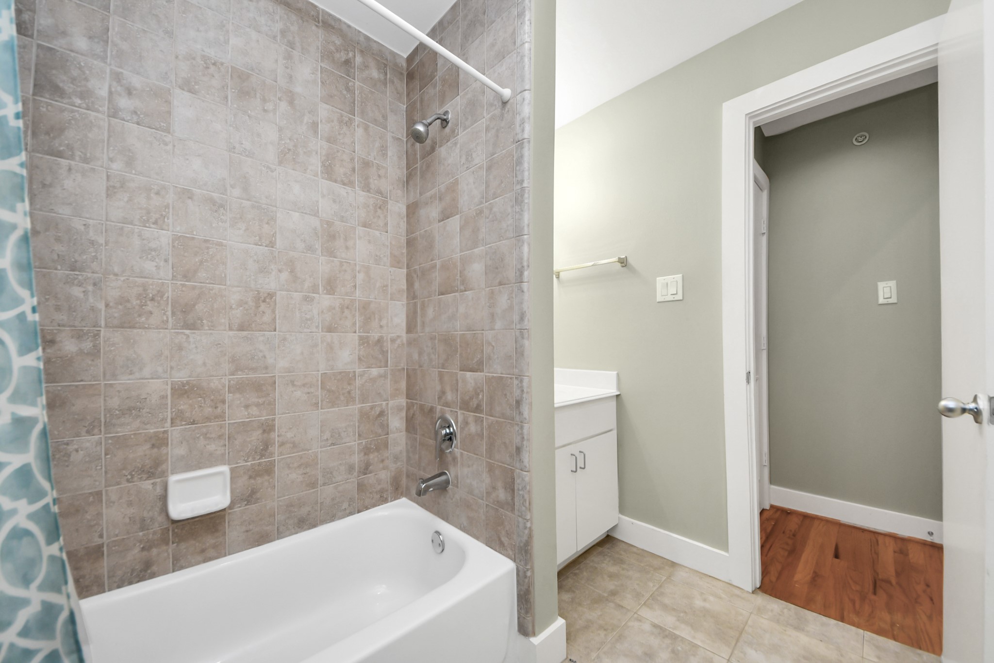 8715 Meadowcroft Drive 404 Property Photo 28
