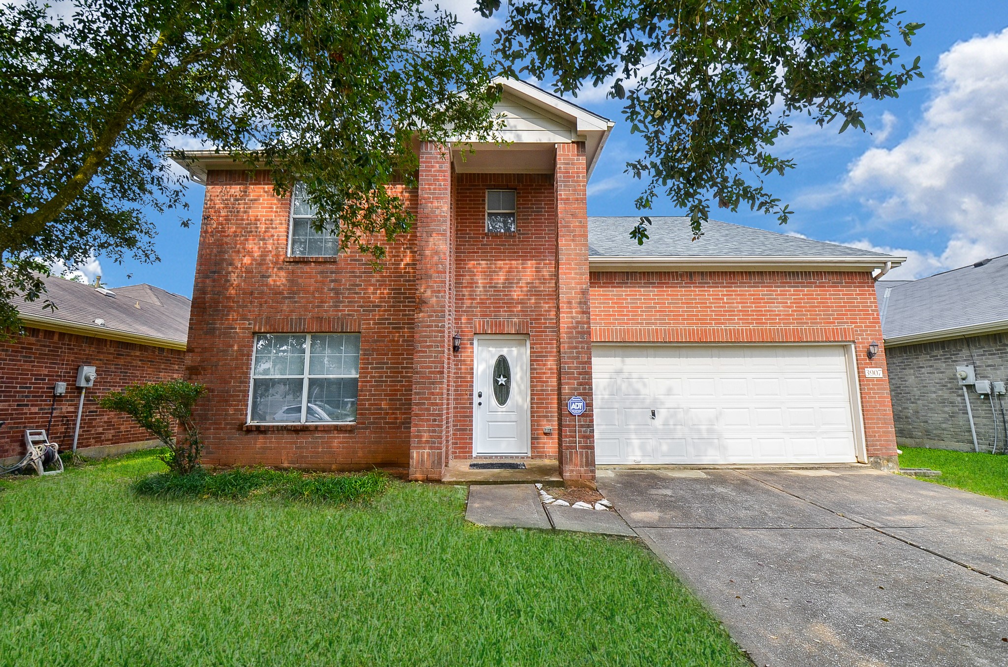 3907 Pebble Garden Lane Property Photo 1