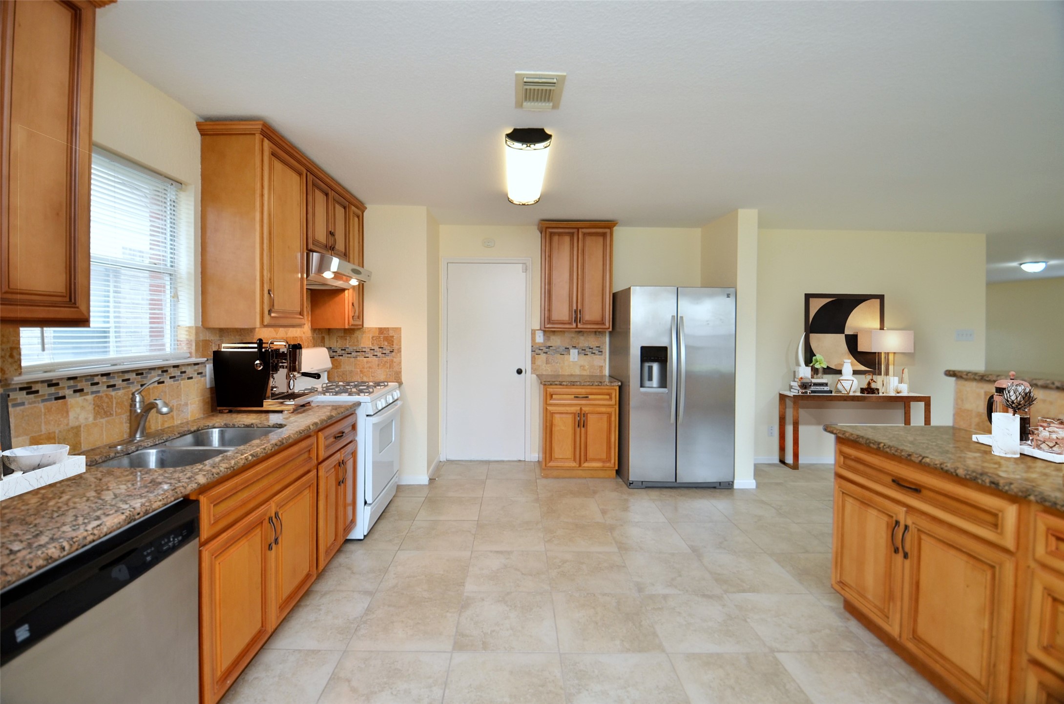 3907 Pebble Garden Lane Property Photo 5