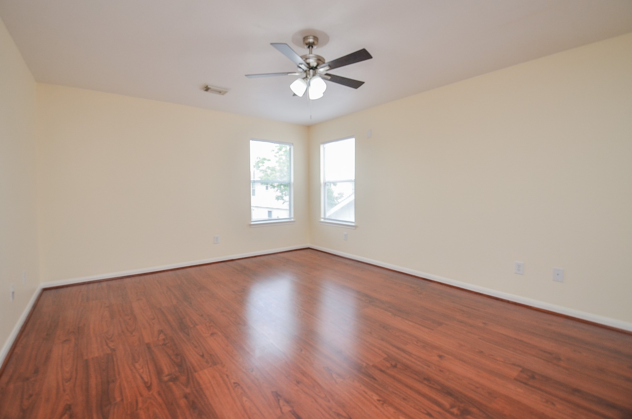 3907 Pebble Garden Lane Property Photo 16