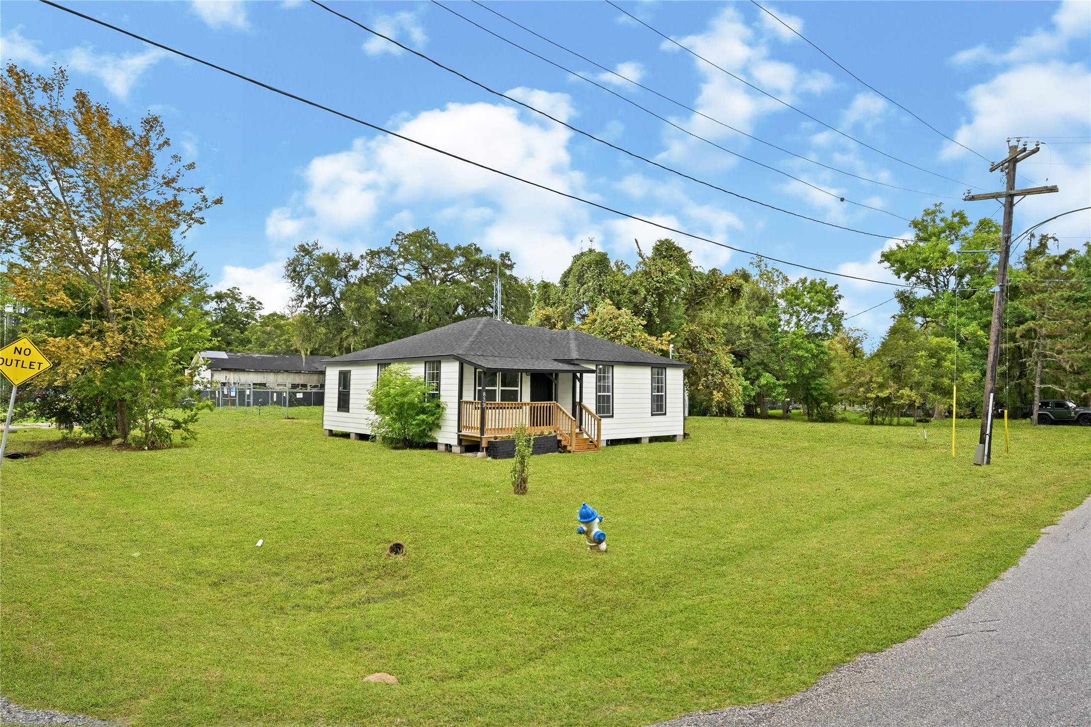 839 Yaupon Street Property Photo 8
