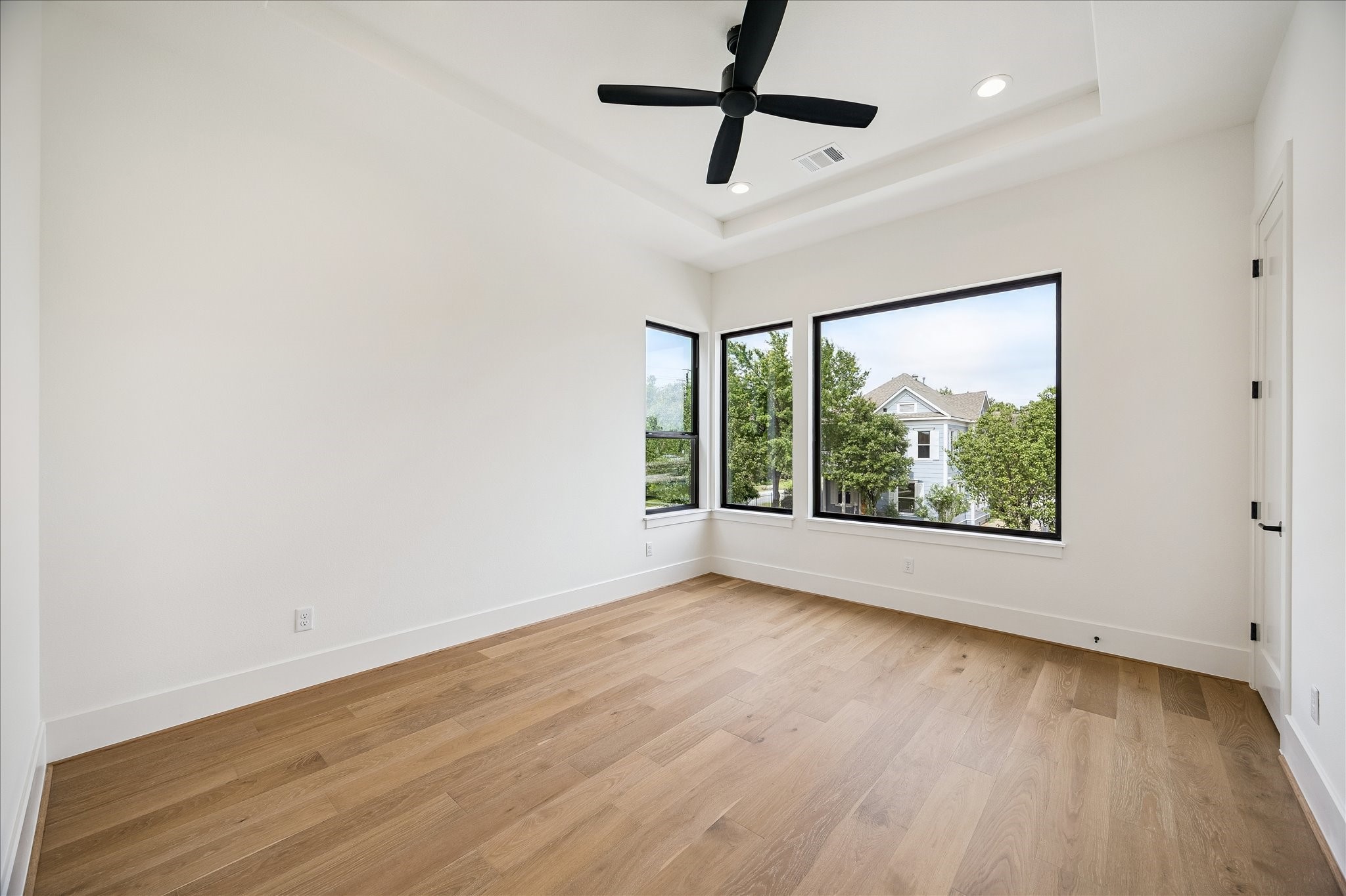 335 Harvard Street Property Photo 26