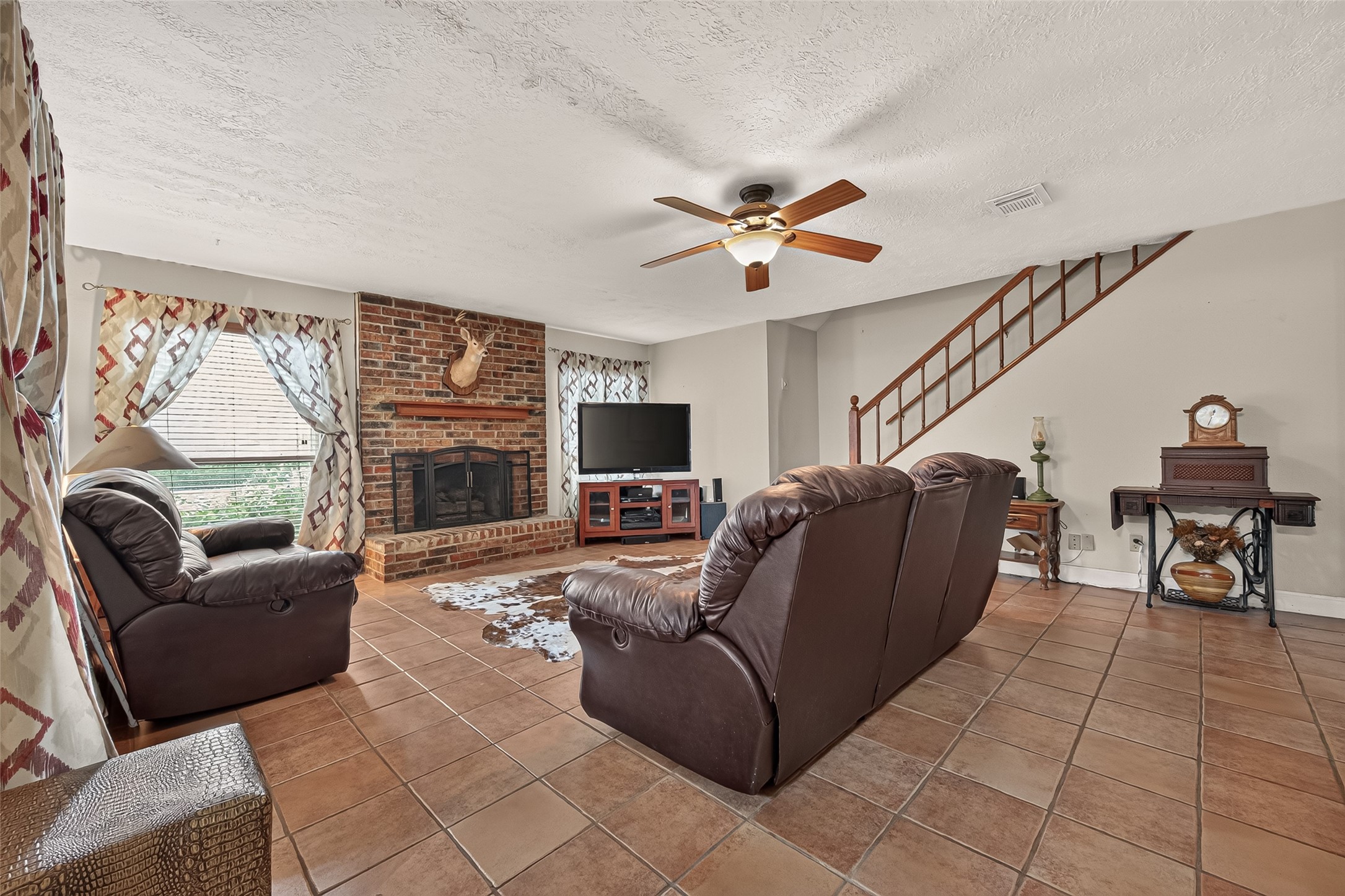 2016 Meadow Lane Property Photo 4