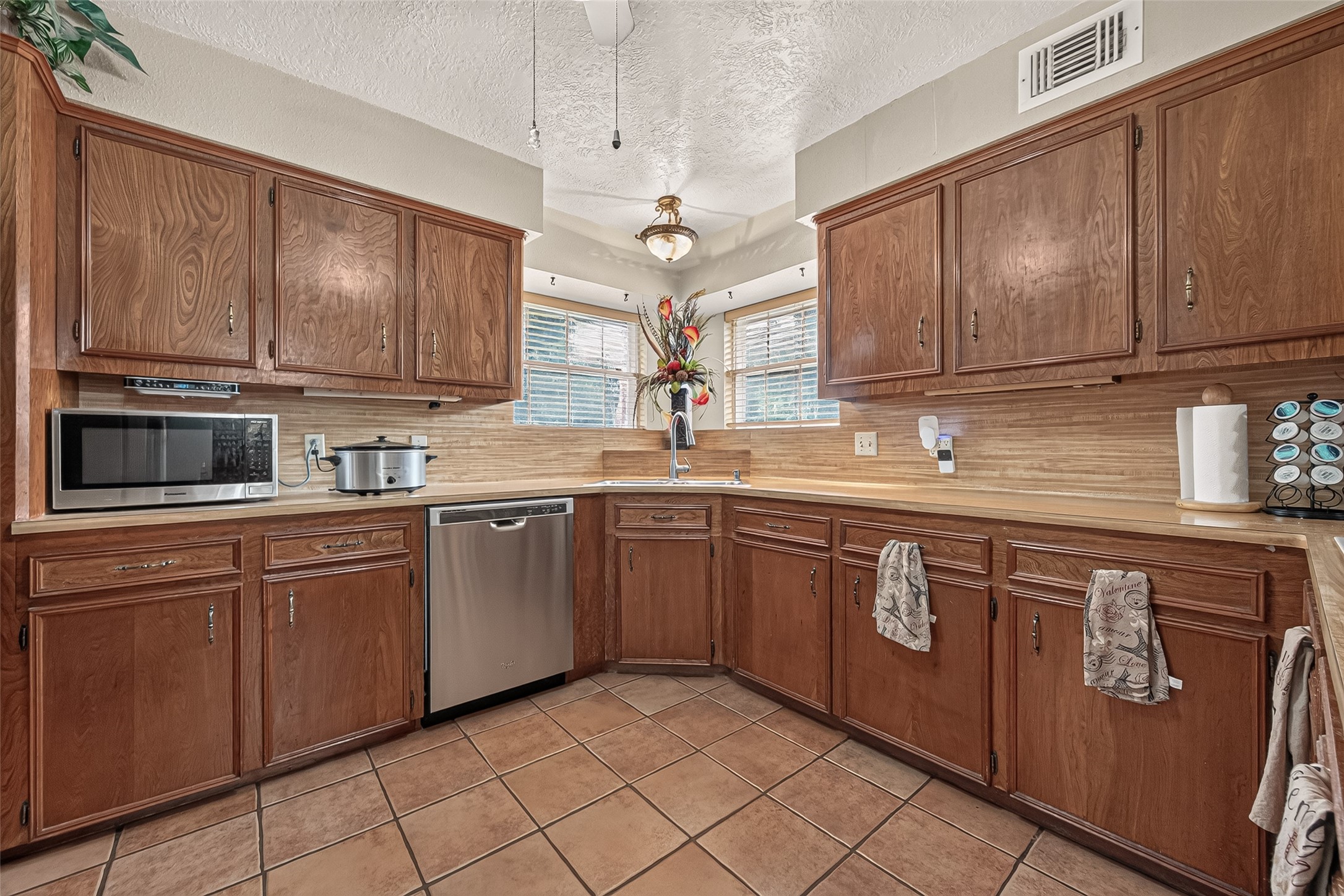 2016 Meadow Lane Property Photo 10