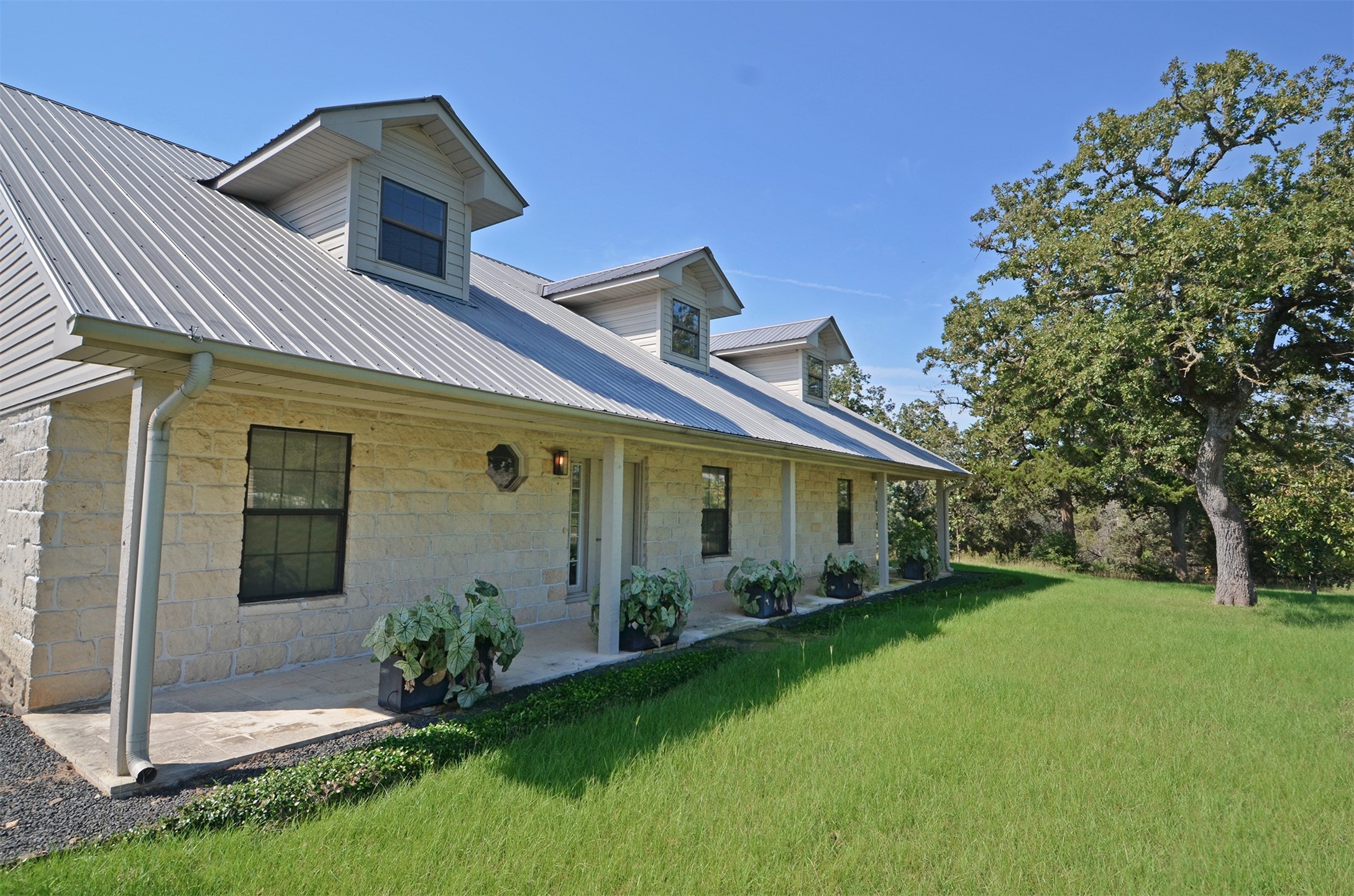 1880 Schoenberg Road Property Photo 4
