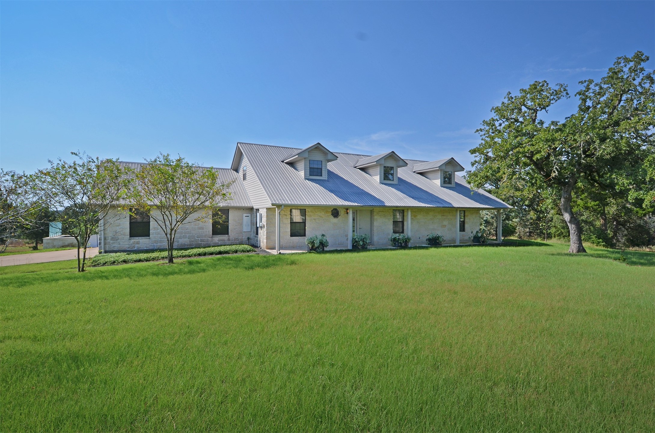 1880 Schoenberg Road Property Photo 9