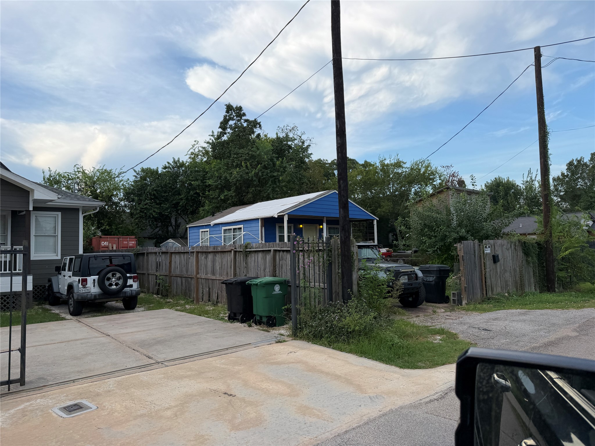 818 E 40th Street Property Photo 4