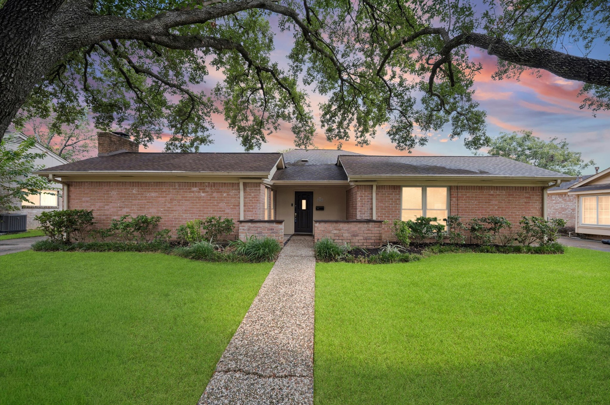 6114 Rollingbrook Drive