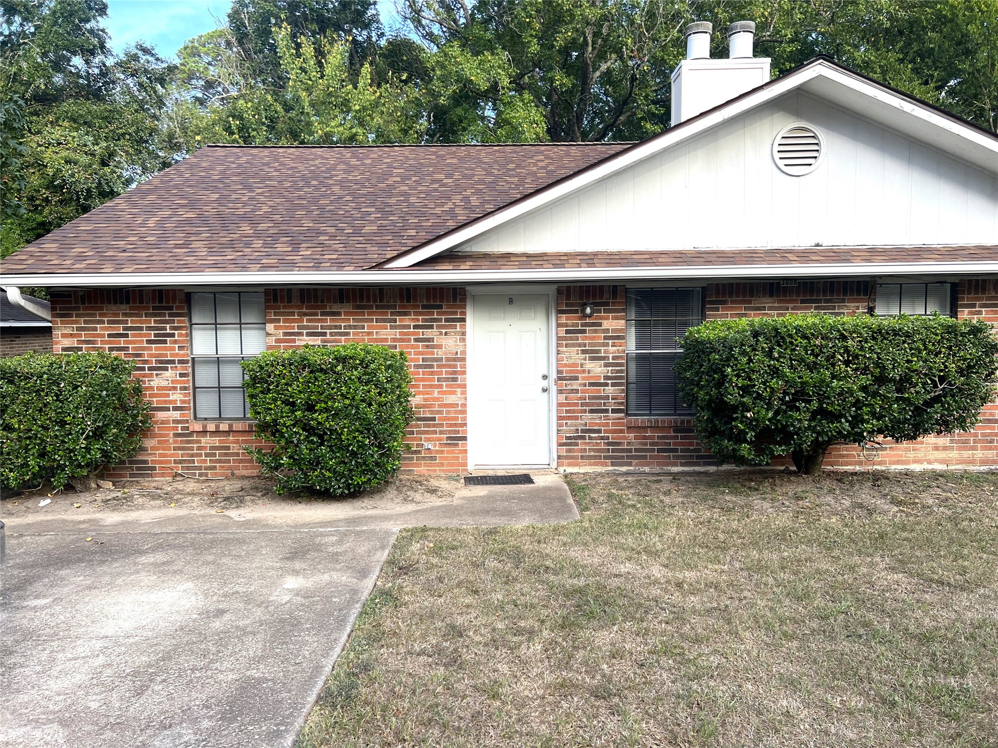 3008 Manor Lane B Property Photo 1