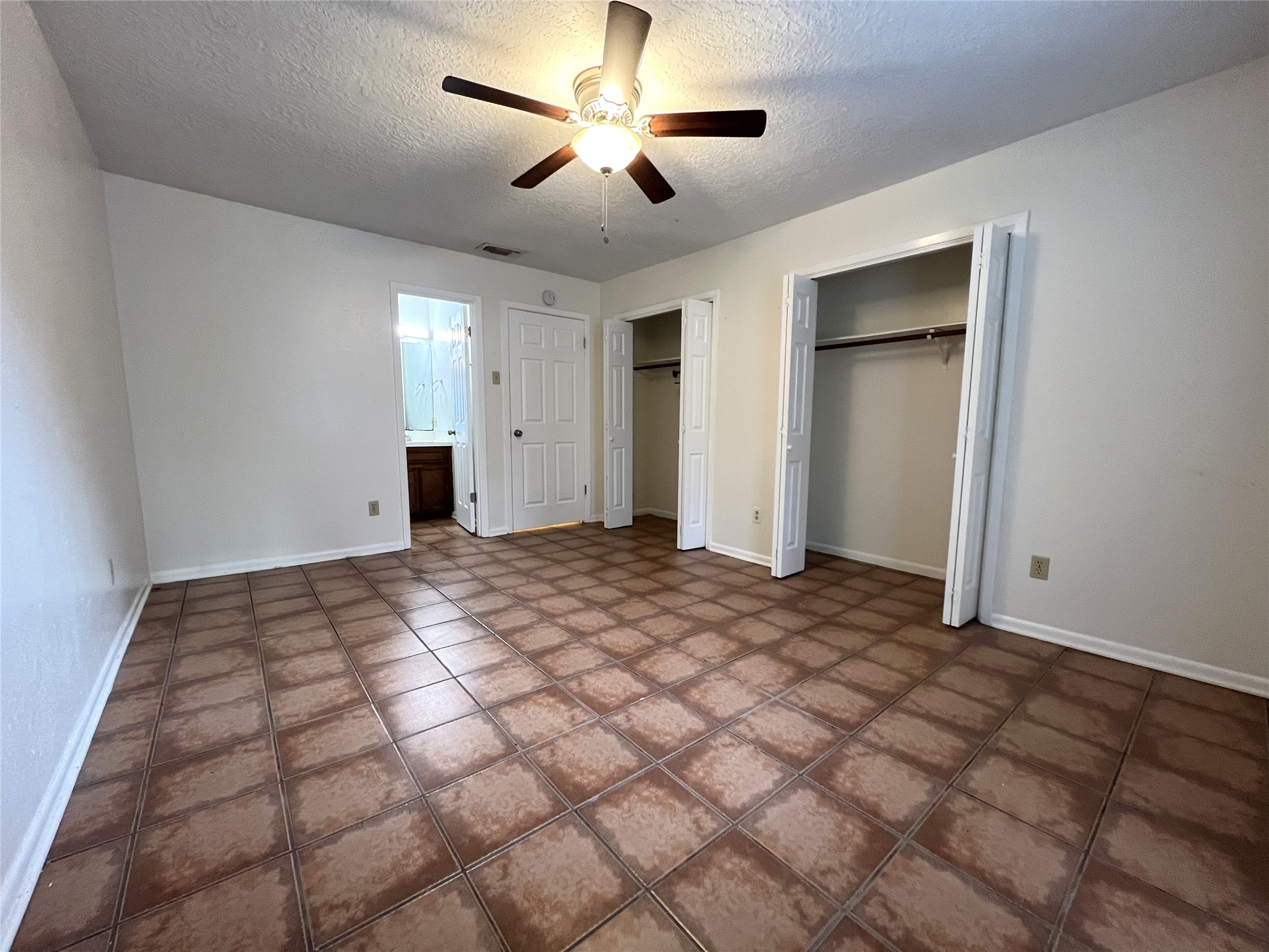3008 Manor Lane B Property Photo 5