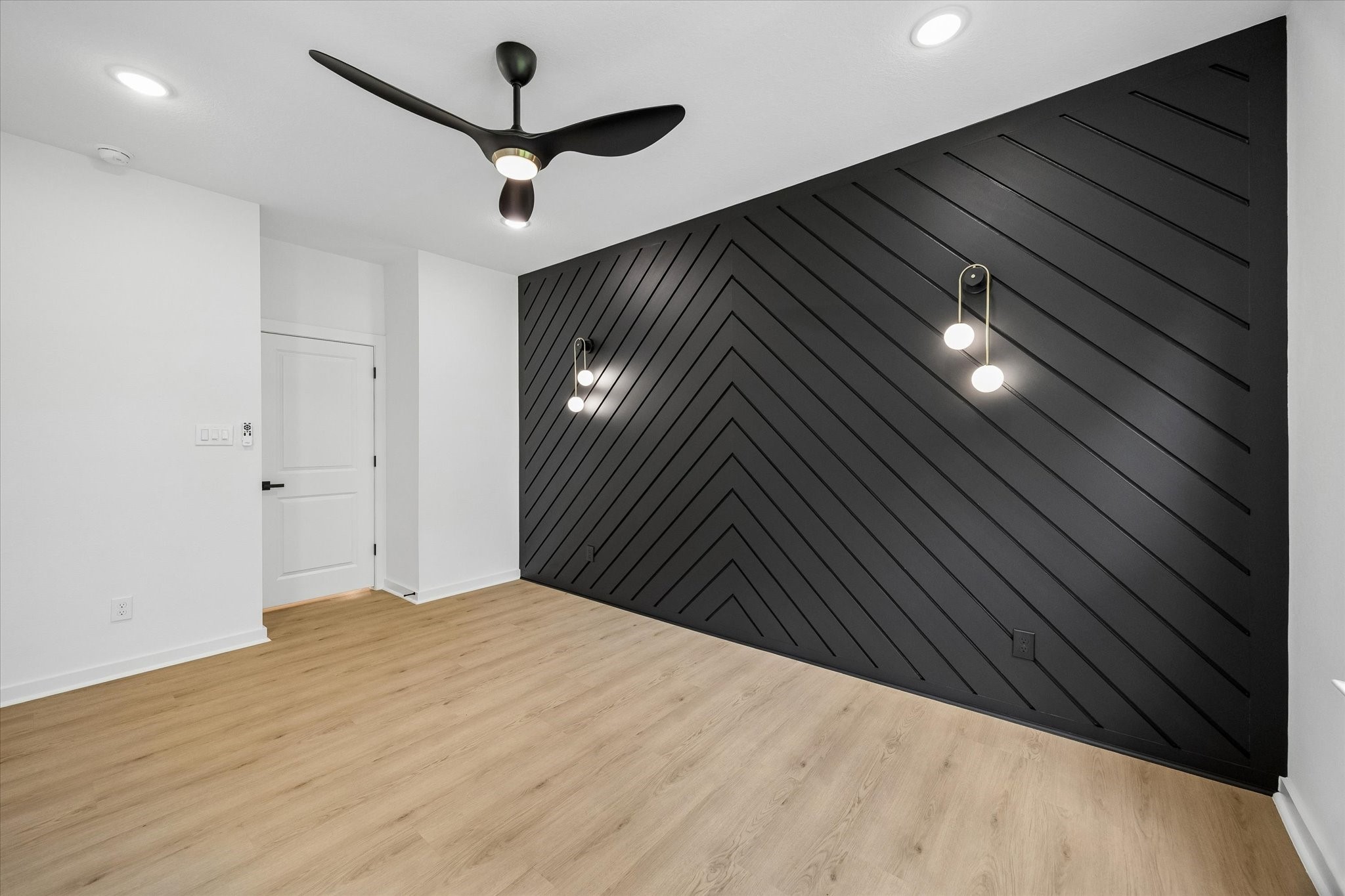 8129 Safebuy Street B Property Photo 3