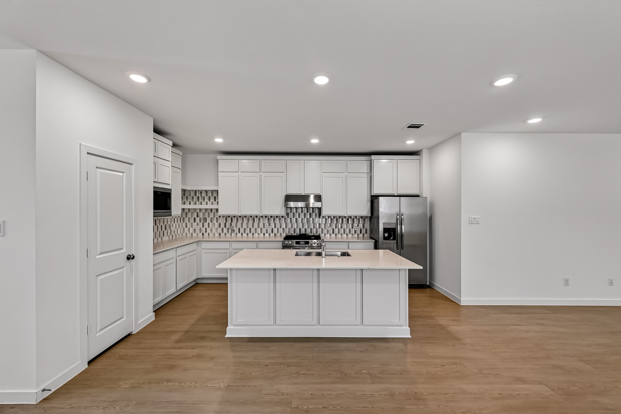 5822 Majestic Sky Drive Property Photo 3