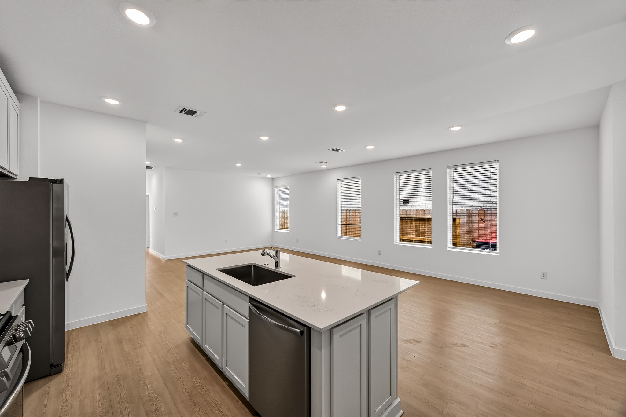 5822 Majestic Sky Drive Property Photo 4