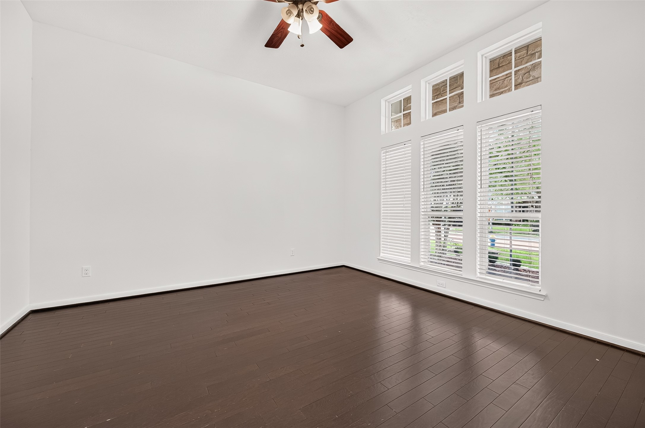 16810 Adelaide Drive Property Photo 7