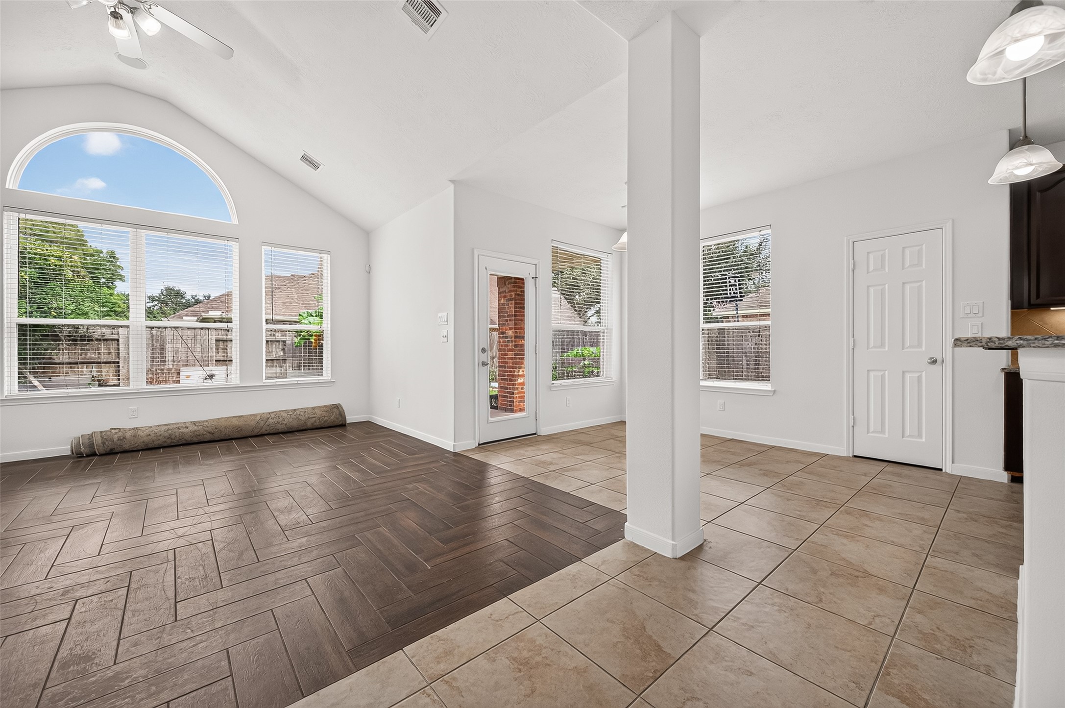 16810 Adelaide Drive Property Photo 14