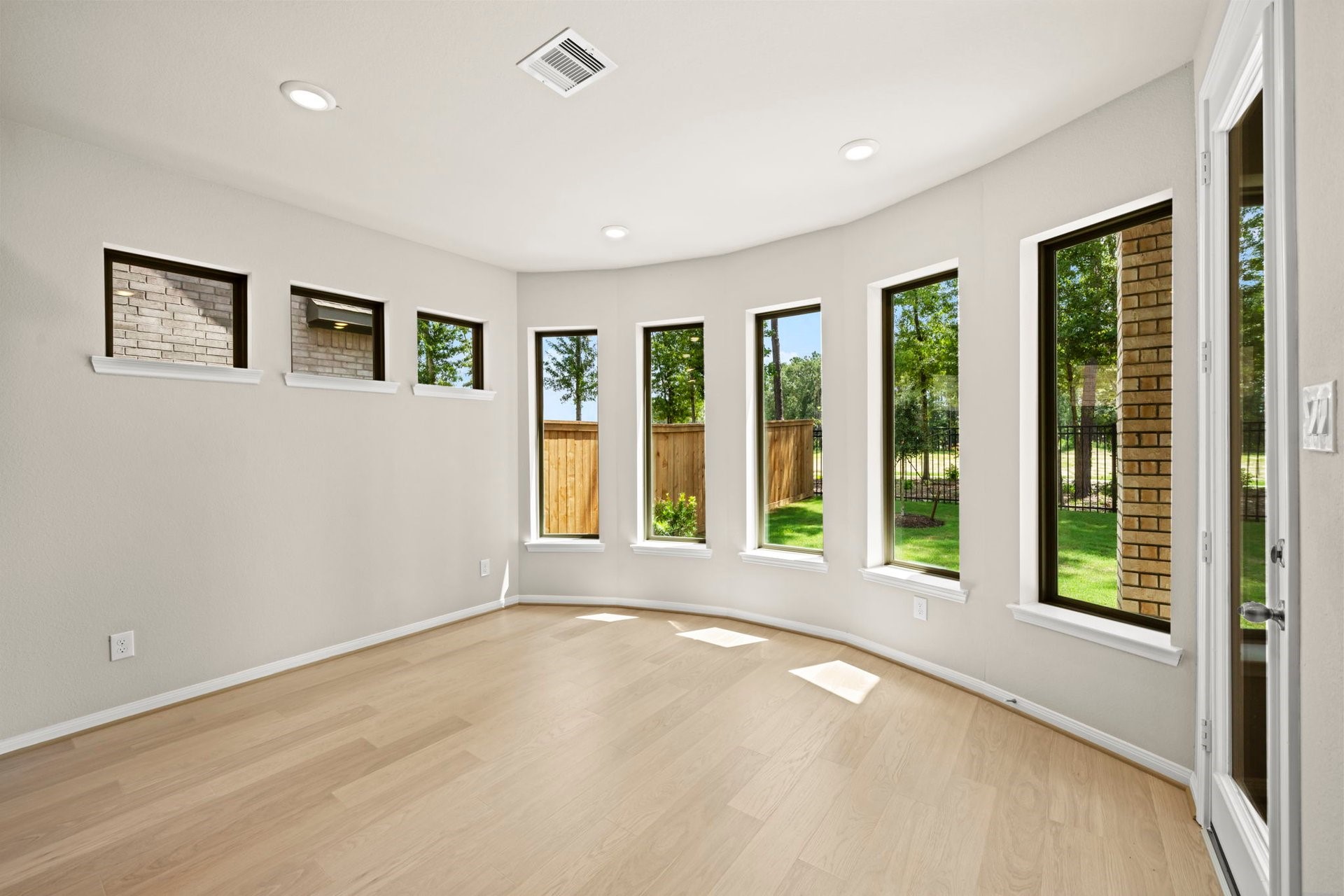22017 Gateway Arch Drive Property Photo 14