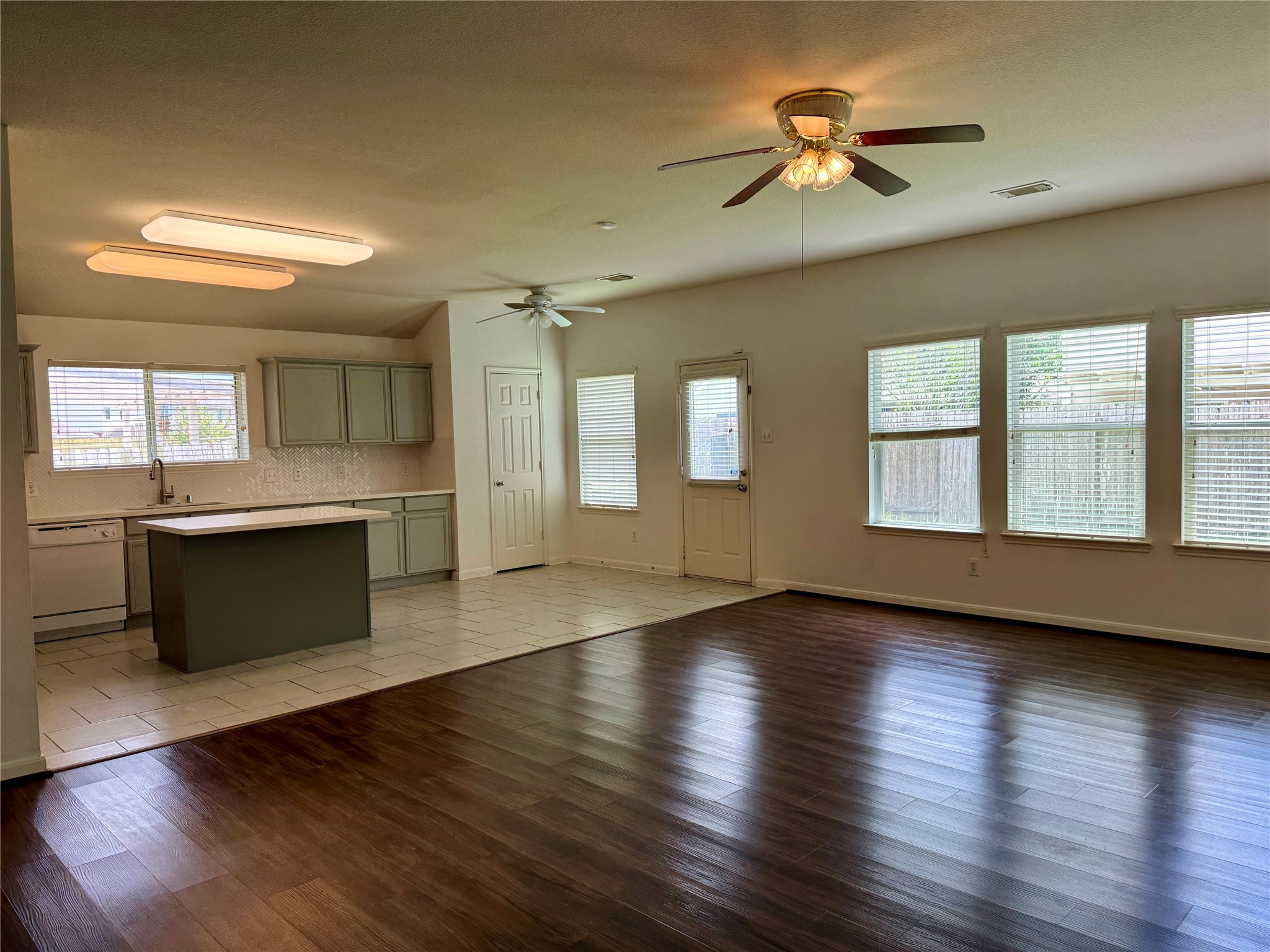 2210 Tremont Trail Lane Property Photo 4