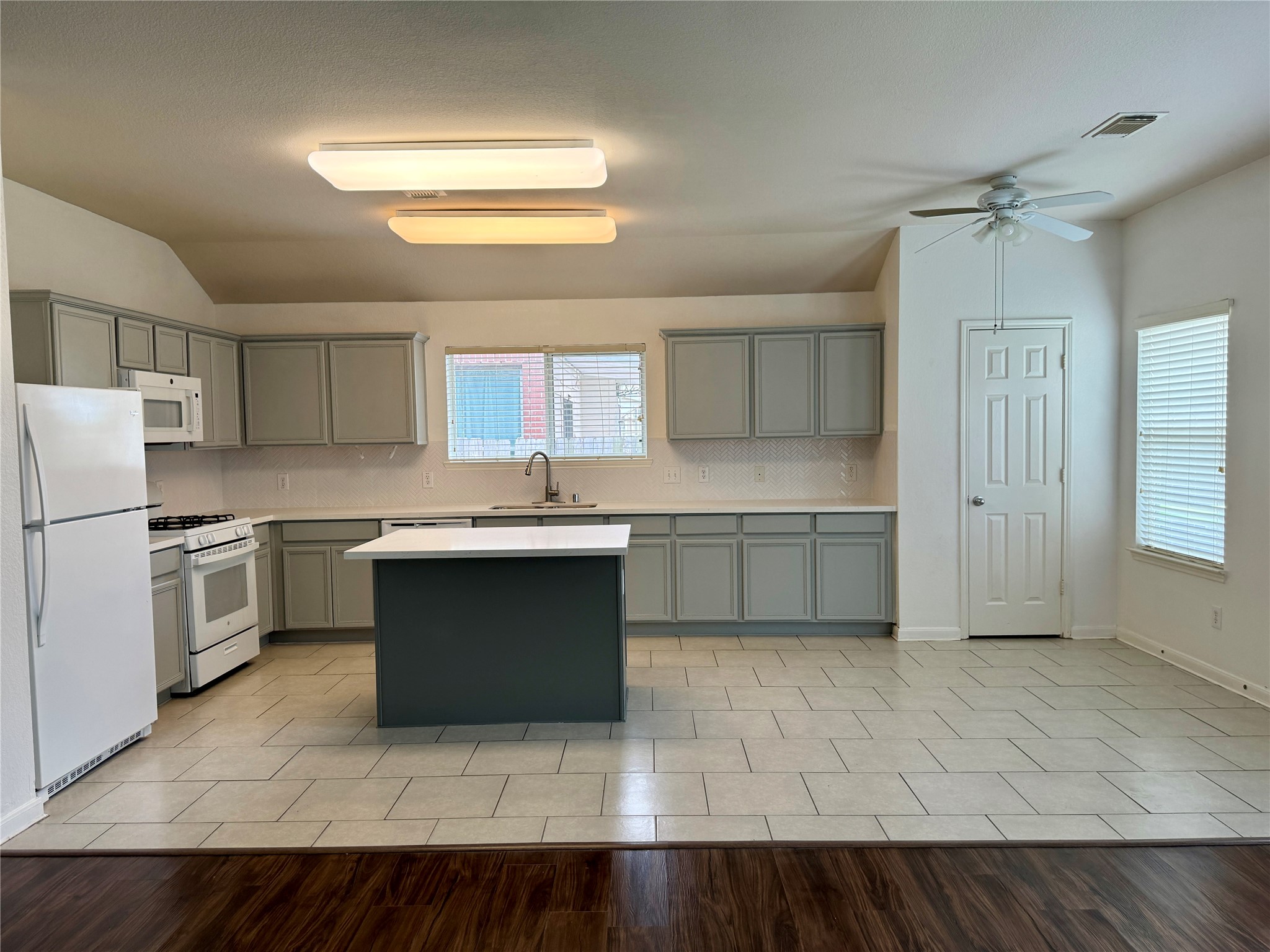 2210 Tremont Trail Lane Property Photo 5