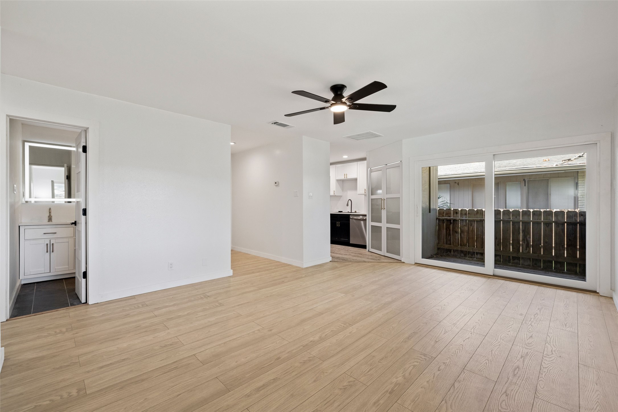 909 Silber Road 11 Property Photo 4