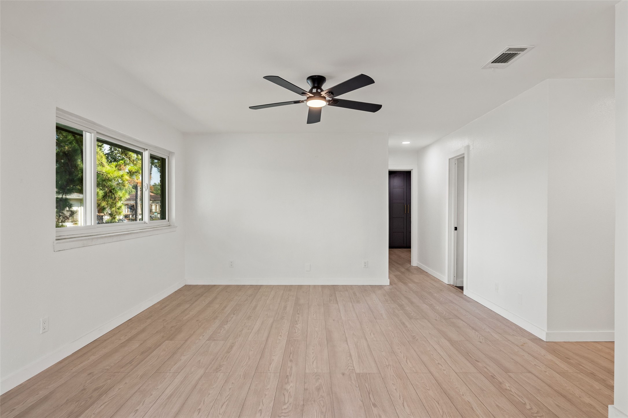 909 Silber Road 11 Property Photo 6